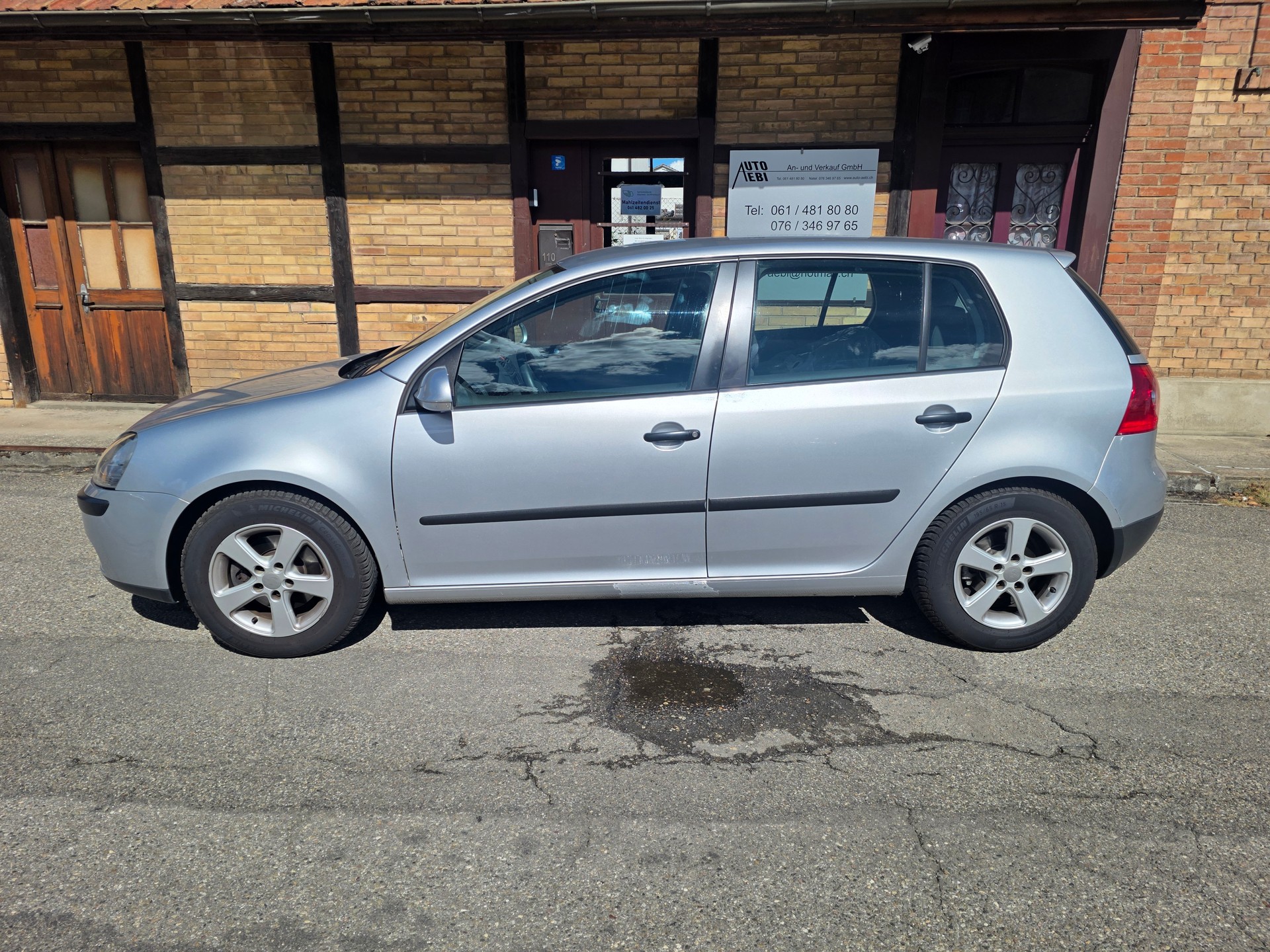 VW Golf 1.6 FSI Comfortline-image-2