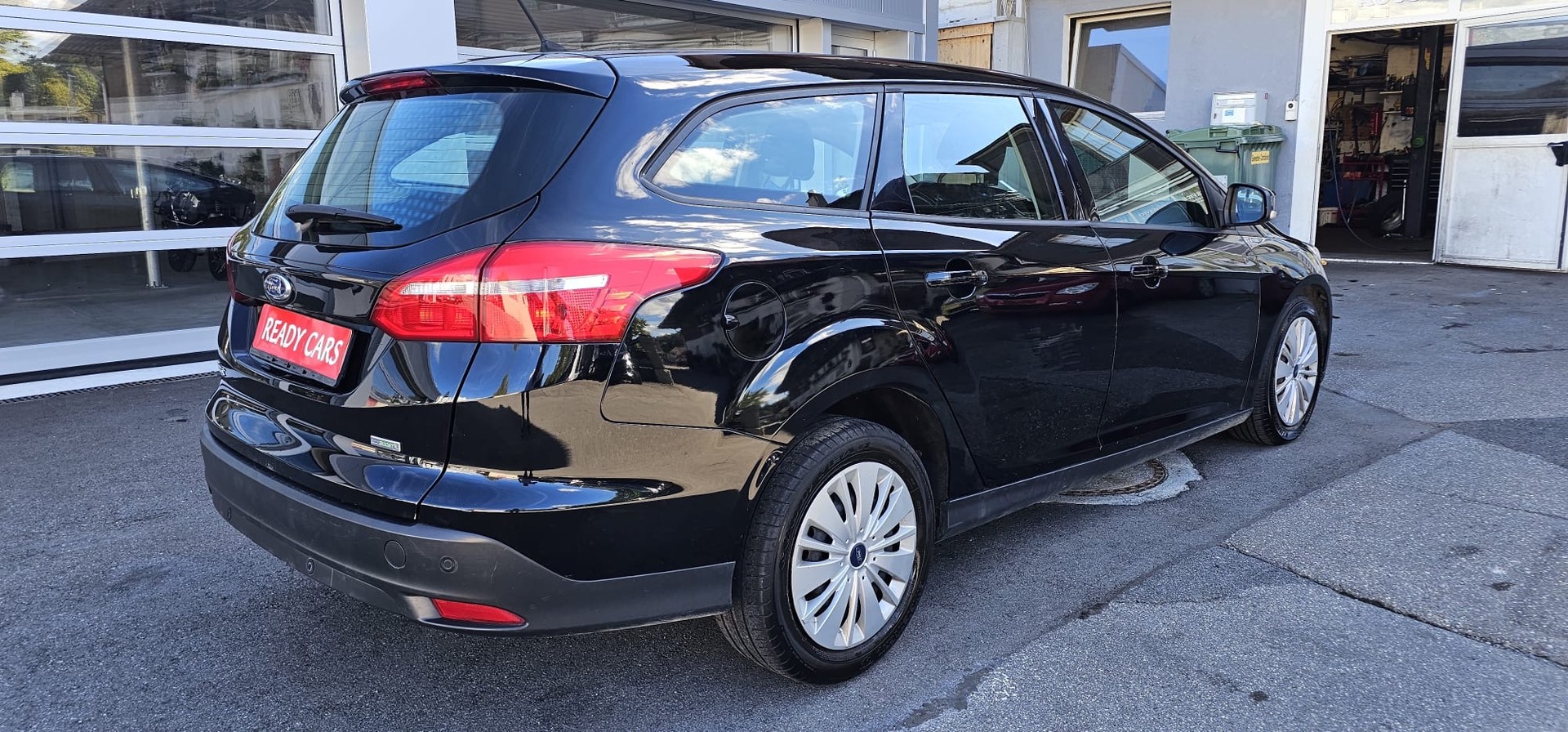 FORD Focus 1.0 SCTi Black Edition-image-5