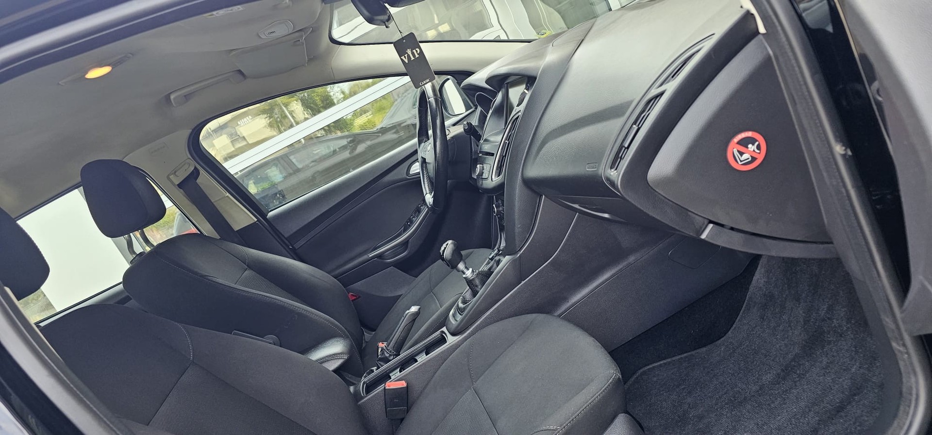 FORD Focus 1.0 SCTi Black Edition-image-11