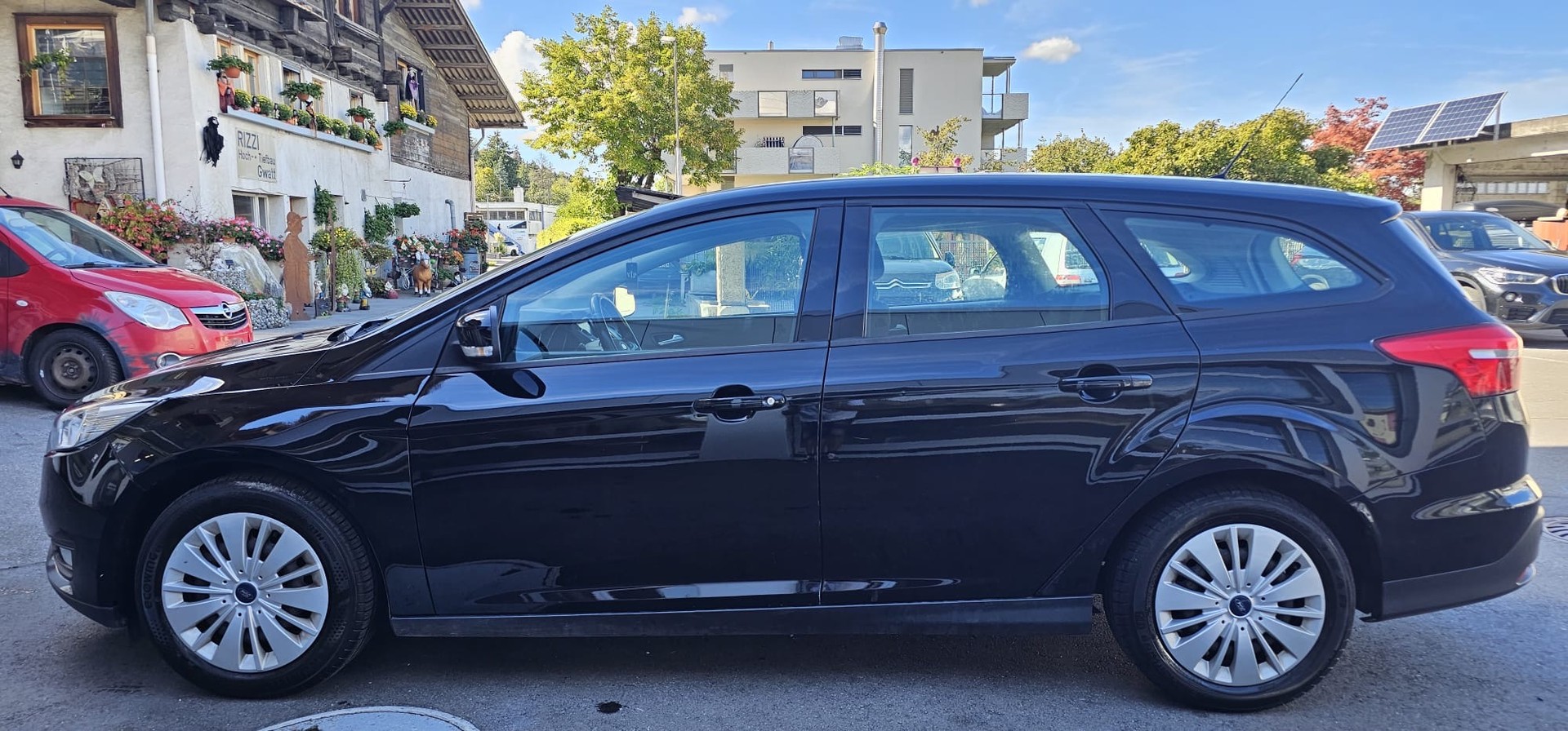 FORD Focus 1.0 SCTi Black Edition-image-3