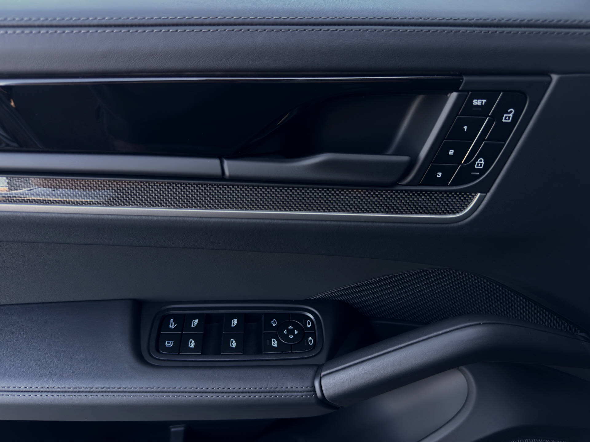 PORSCHE Cayenne S E-Hybrid Coupé Black Edition-image-10