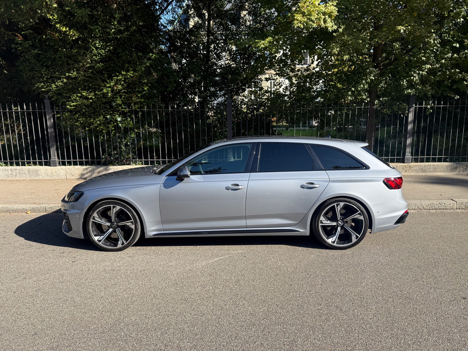 AUDI RS4 Avant quattro tiptronic-image-2