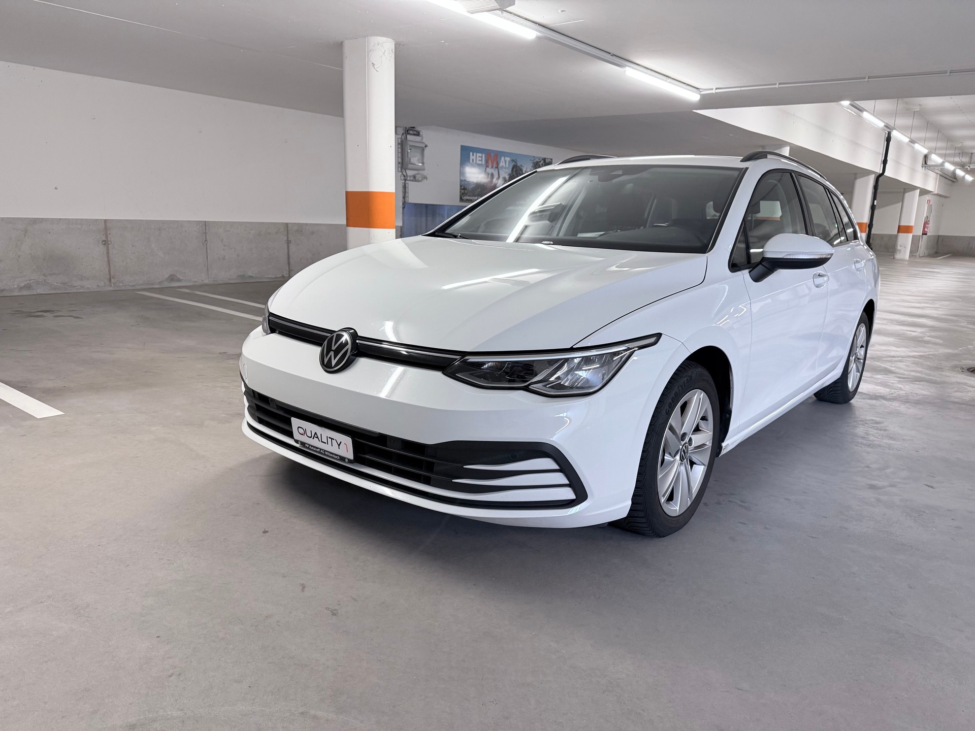 VW Golf Variant 1.0 TSI Life-image-3