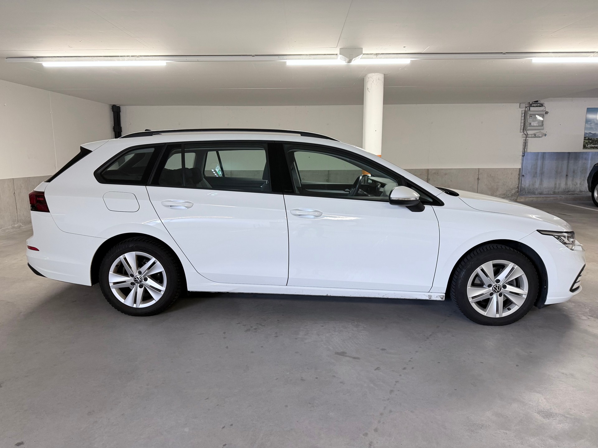 VW Golf Variant 1.0 TSI Life-image-6