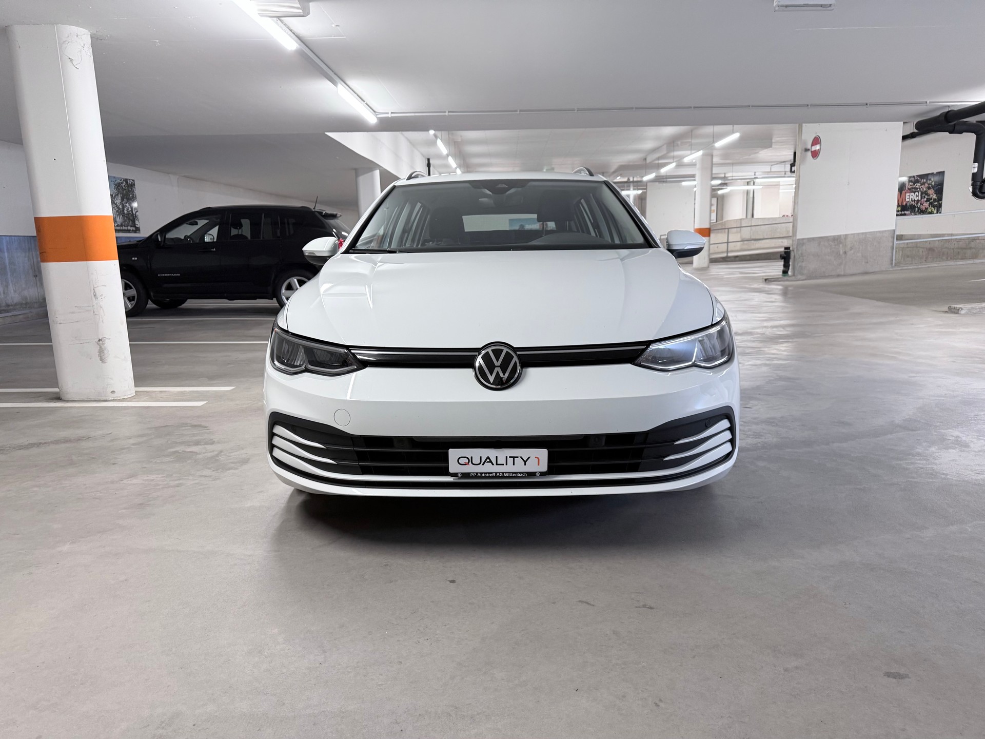 VW Golf Variant 1.0 TSI Life-image-2