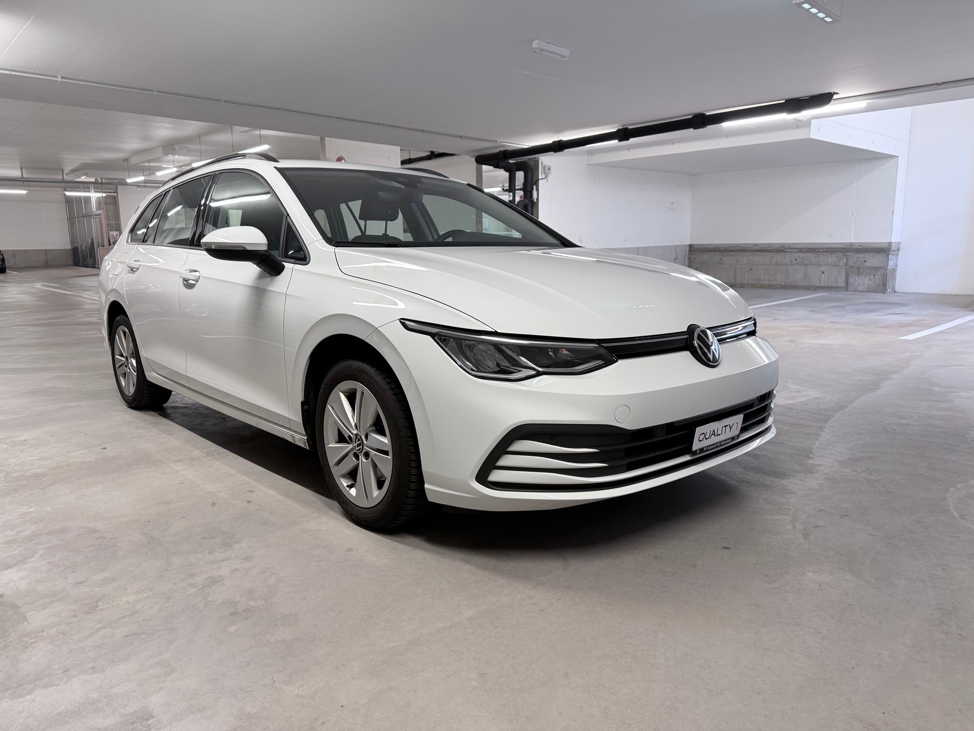 VW Golf Variant 1.0 TSI Life-image-4