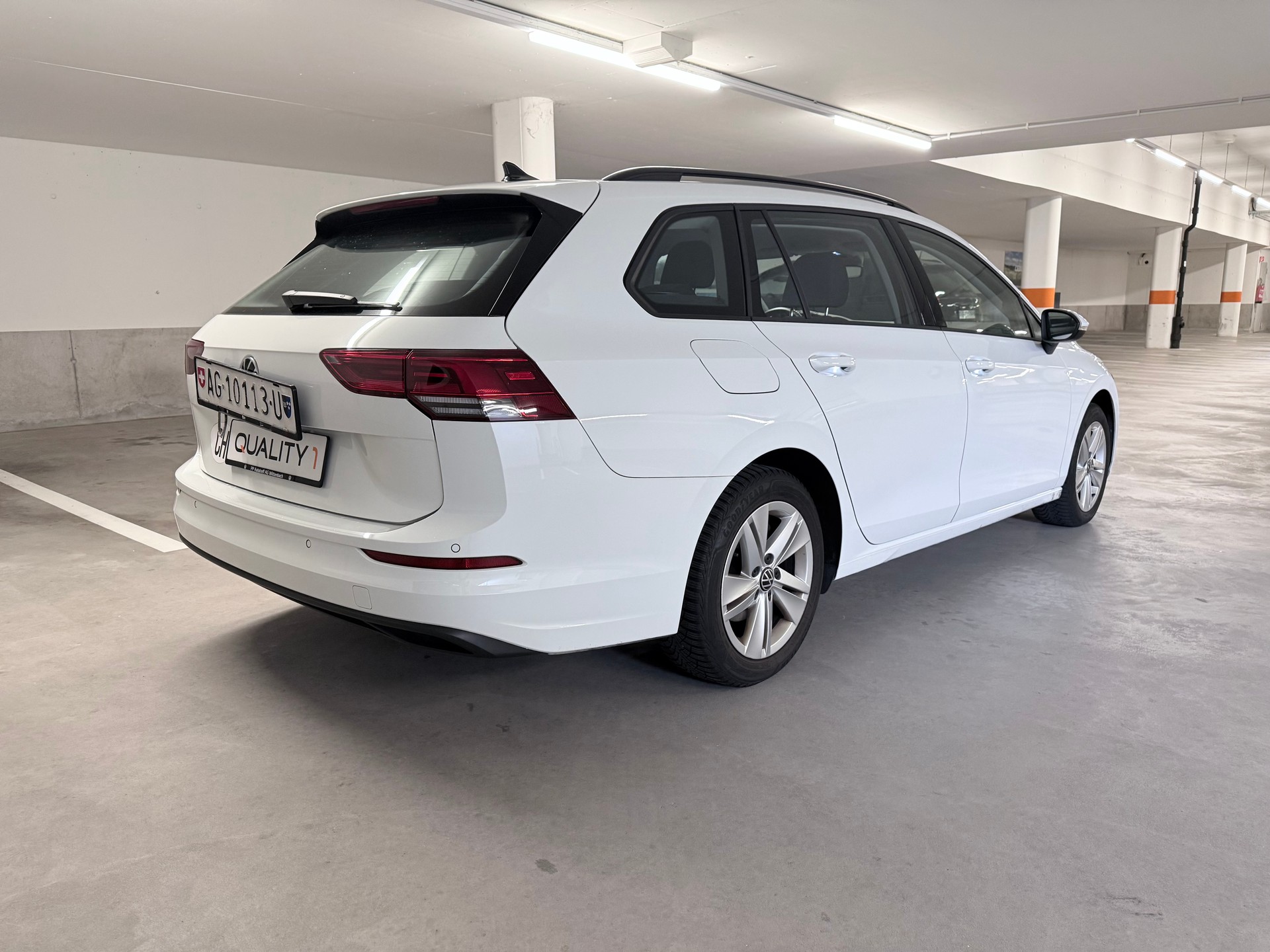 VW Golf Variant 1.0 TSI Life-image-7