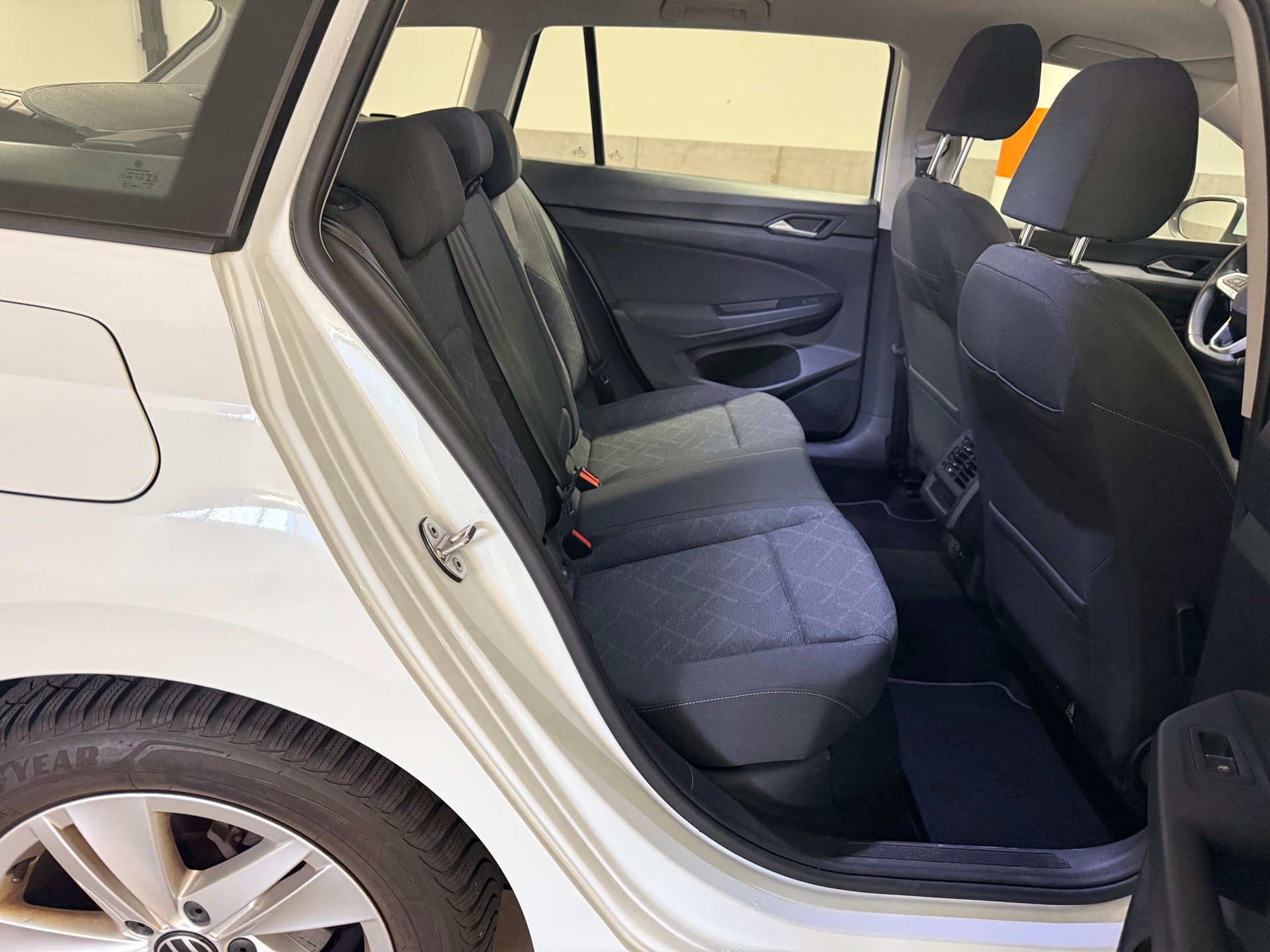 VW Golf Variant 1.0 TSI Life-image-12