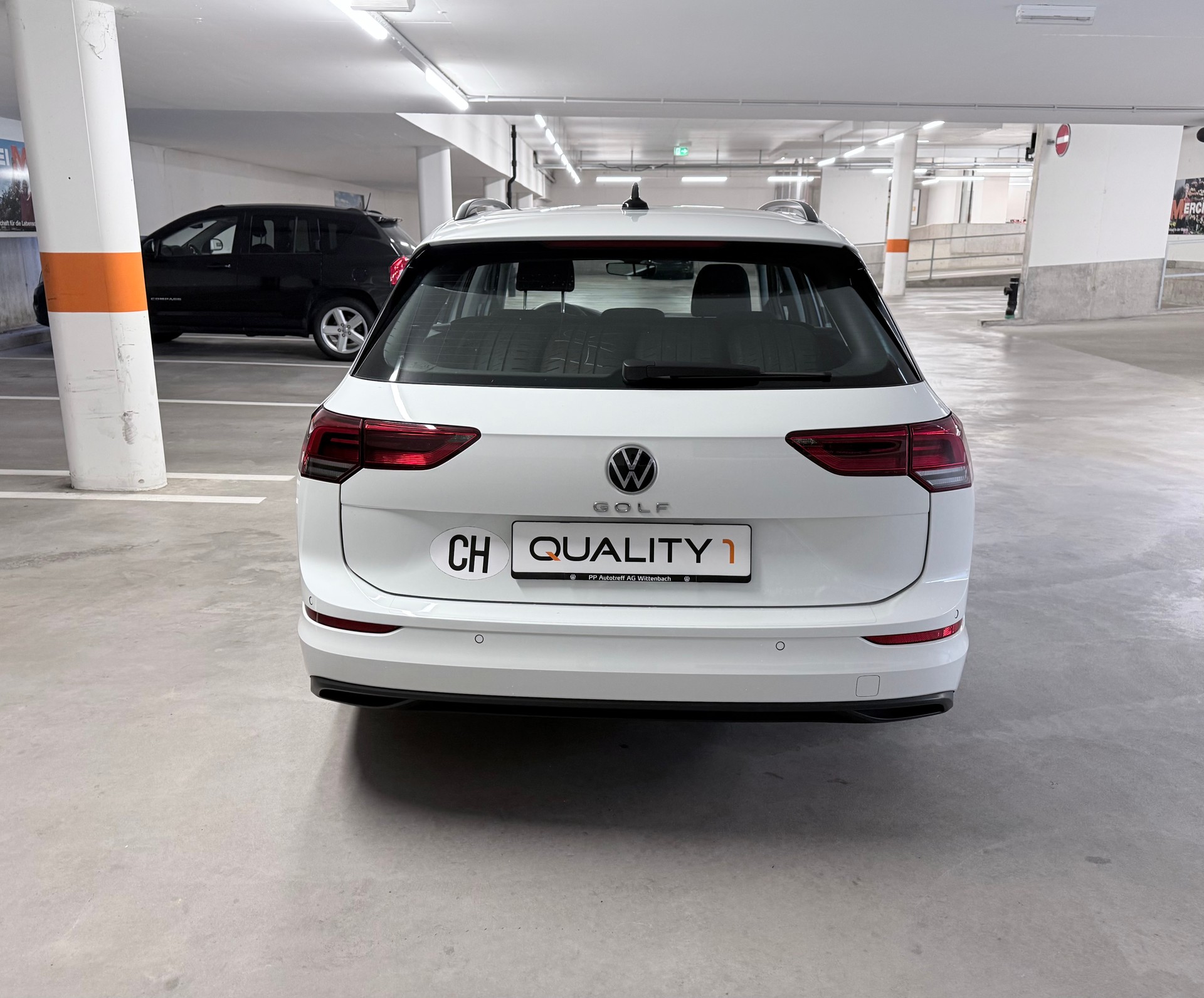 VW Golf Variant 1.0 TSI Life-image-1