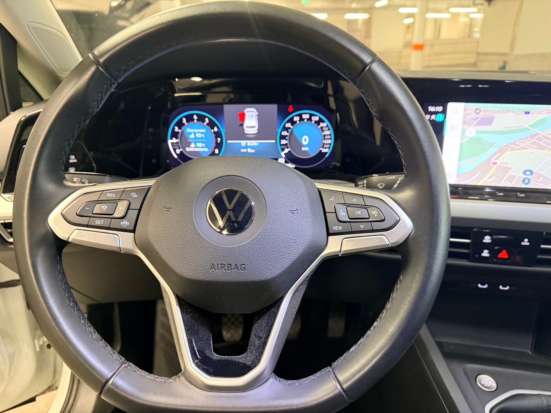 VW Golf Variant 1.0 TSI Life-image-9