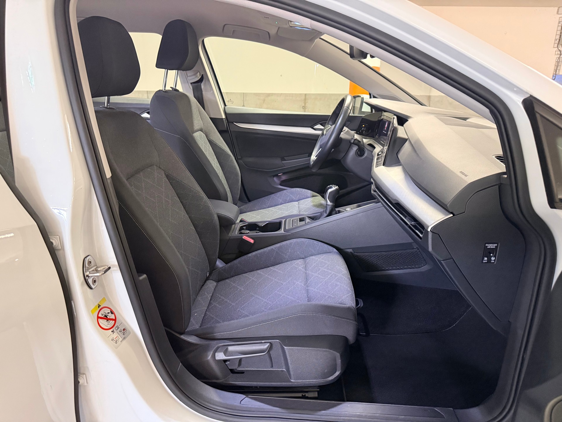 VW Golf Variant 1.0 TSI Life-image-11