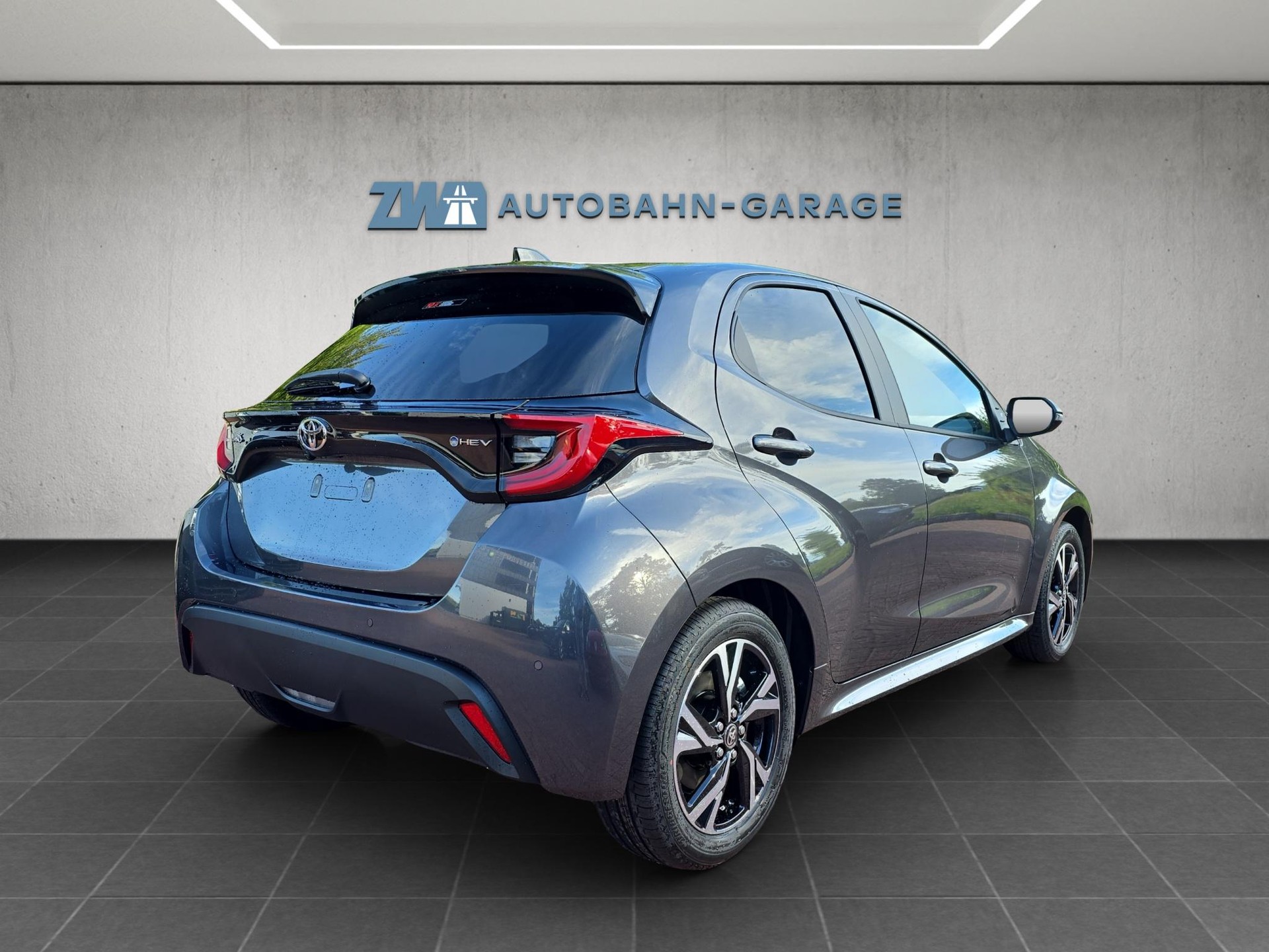 TOYOTA Yaris 1.5 VVT-i HSD Trend-image-4