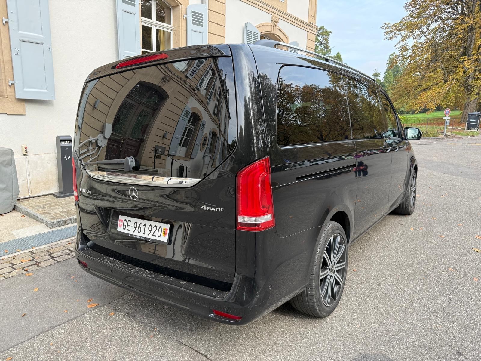MERCEDES-BENZ V 300 d Swiss Ed. lang-image-1