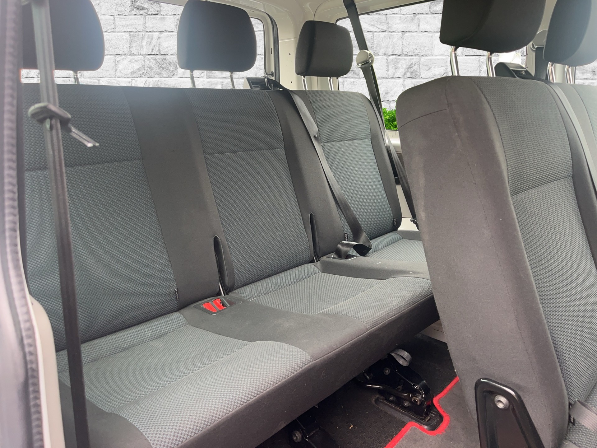 VW T6 2.0 TDI DSG 9 Places-image-7