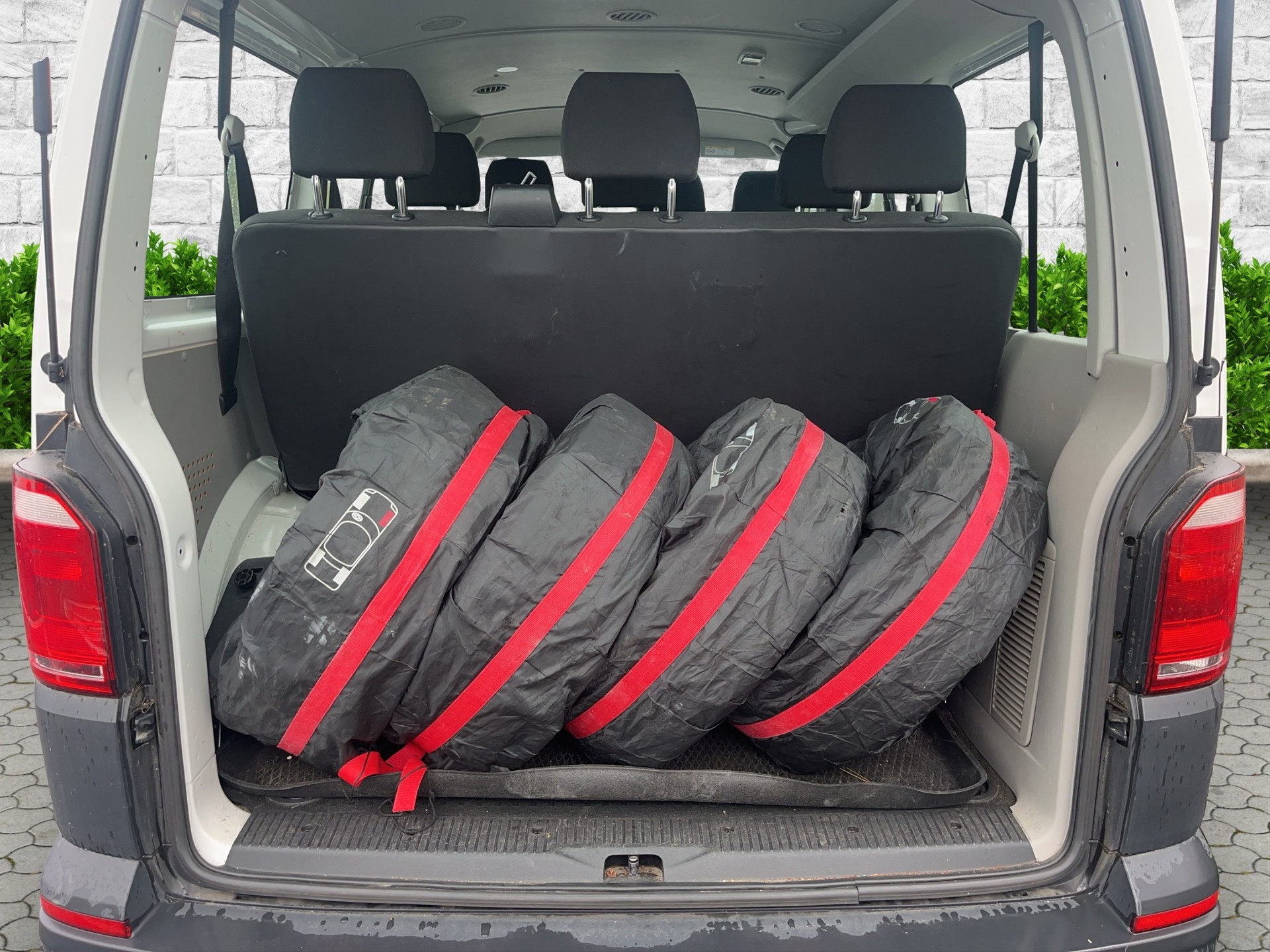VW T6 2.0 TDI DSG 9 Places-image-8
