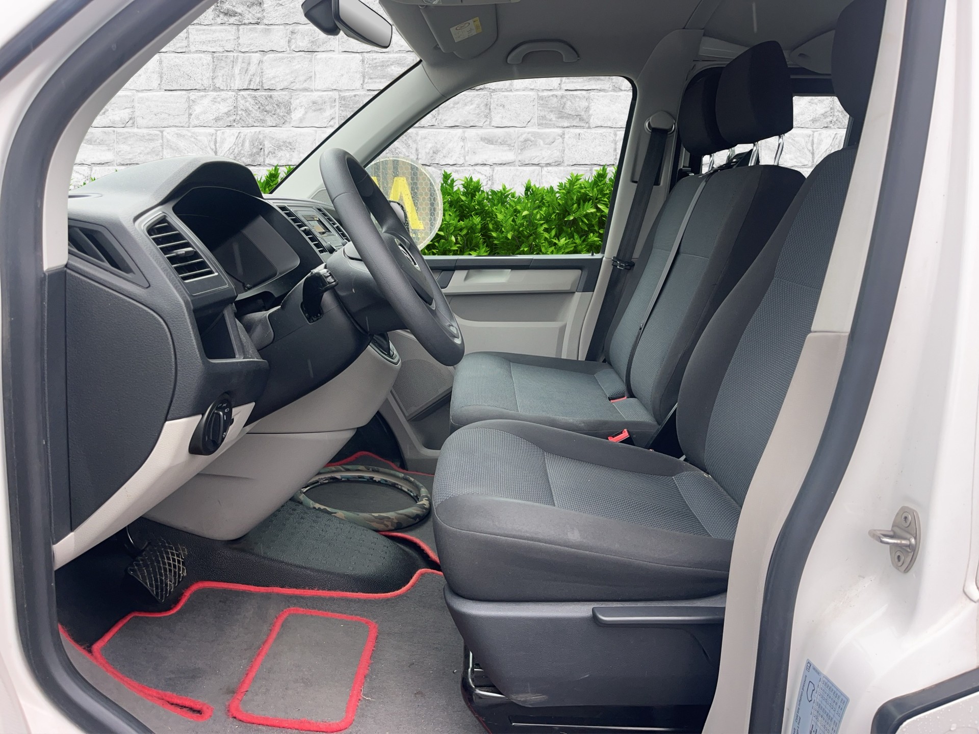 VW T6 2.0 TDI DSG 9 Places-image-5
