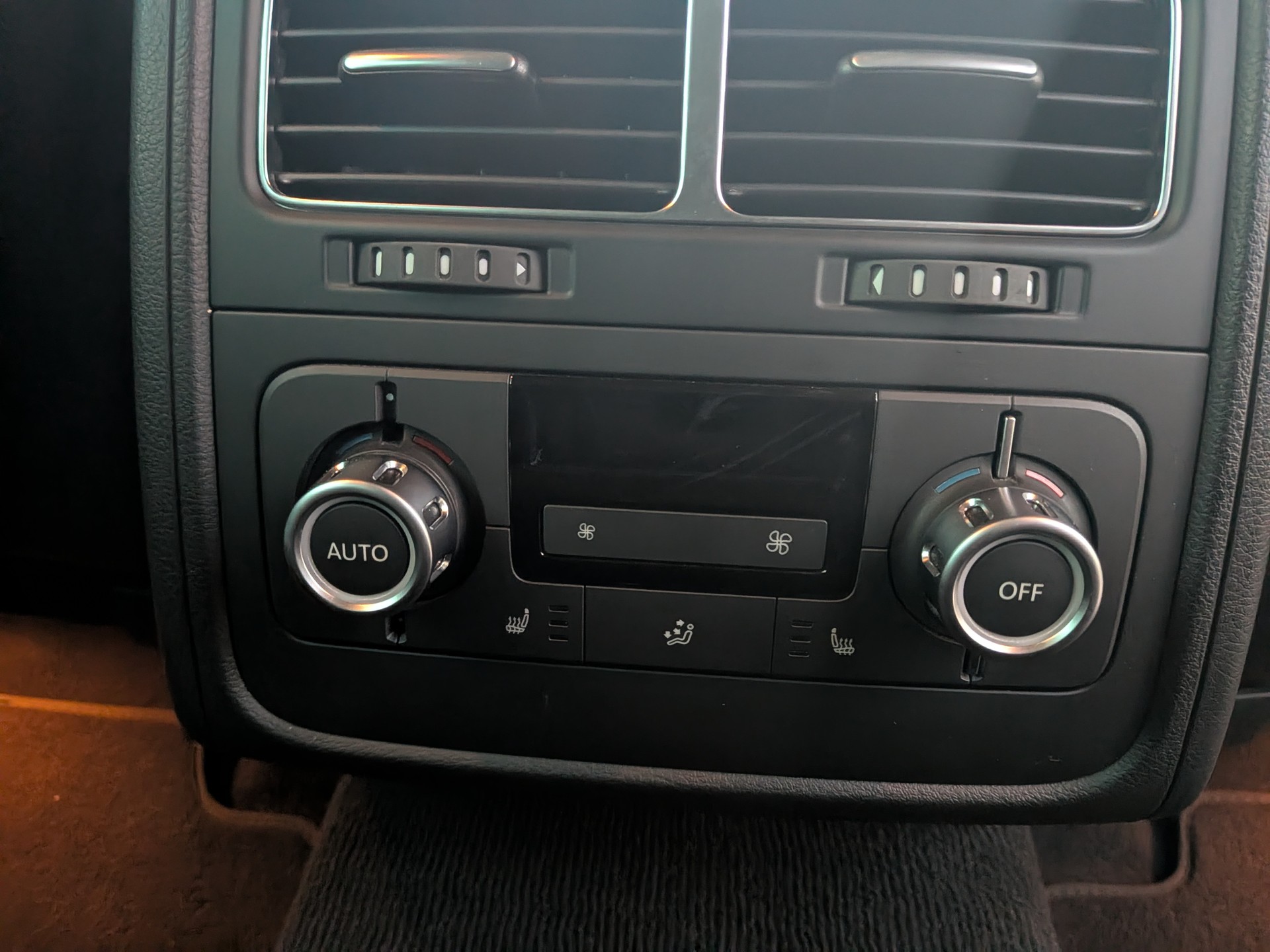 VW Touareg 3.0 TDI BlueMotion Technology Tiptronic-image-19