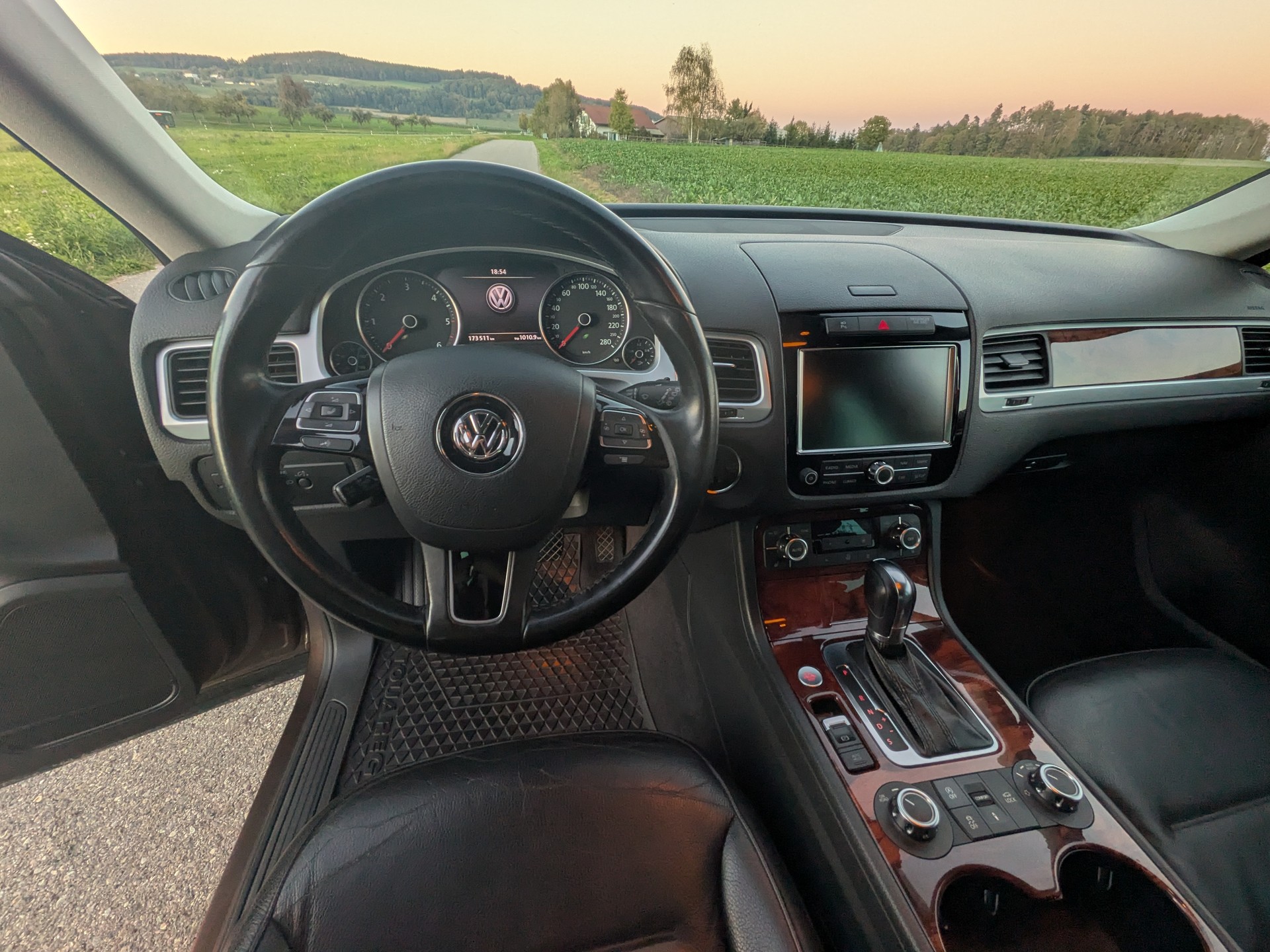 VW Touareg 3.0 TDI BlueMotion Technology Tiptronic-image-16