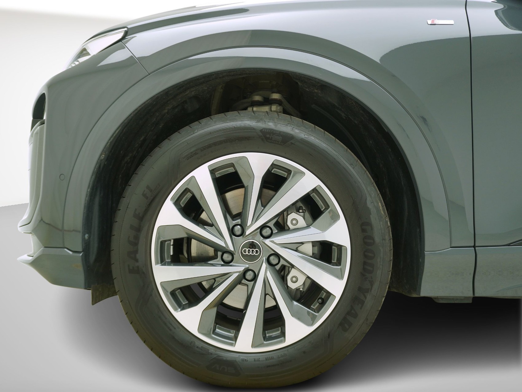 AUDI Q6 e-tron S line quattro **Audi Werksgarantie bis 02/2031**-image-8