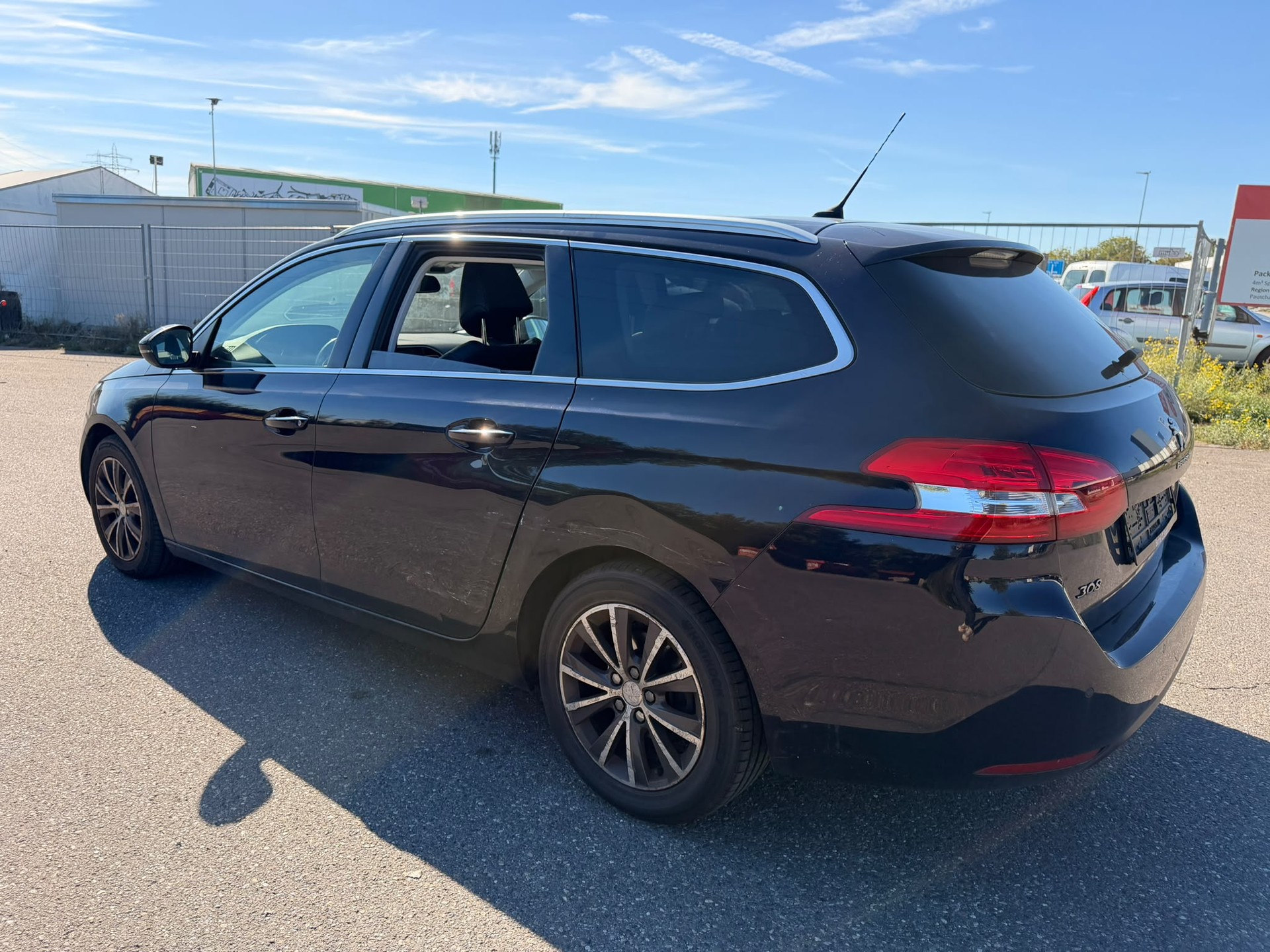 PEUGEOT 308 SW 1.2 THP Style Automatic-image-1