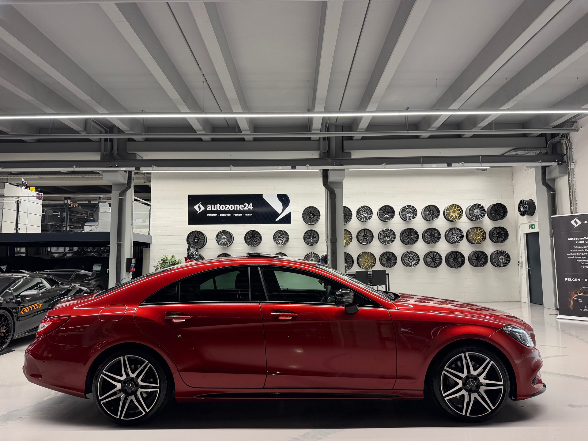 MERCEDES-BENZ CLS 350 d 4matic *AMG Line*Designo Hyazinthrot Metallic*Top Ausstattung*Frisch ab Service*Garantie*-image-9