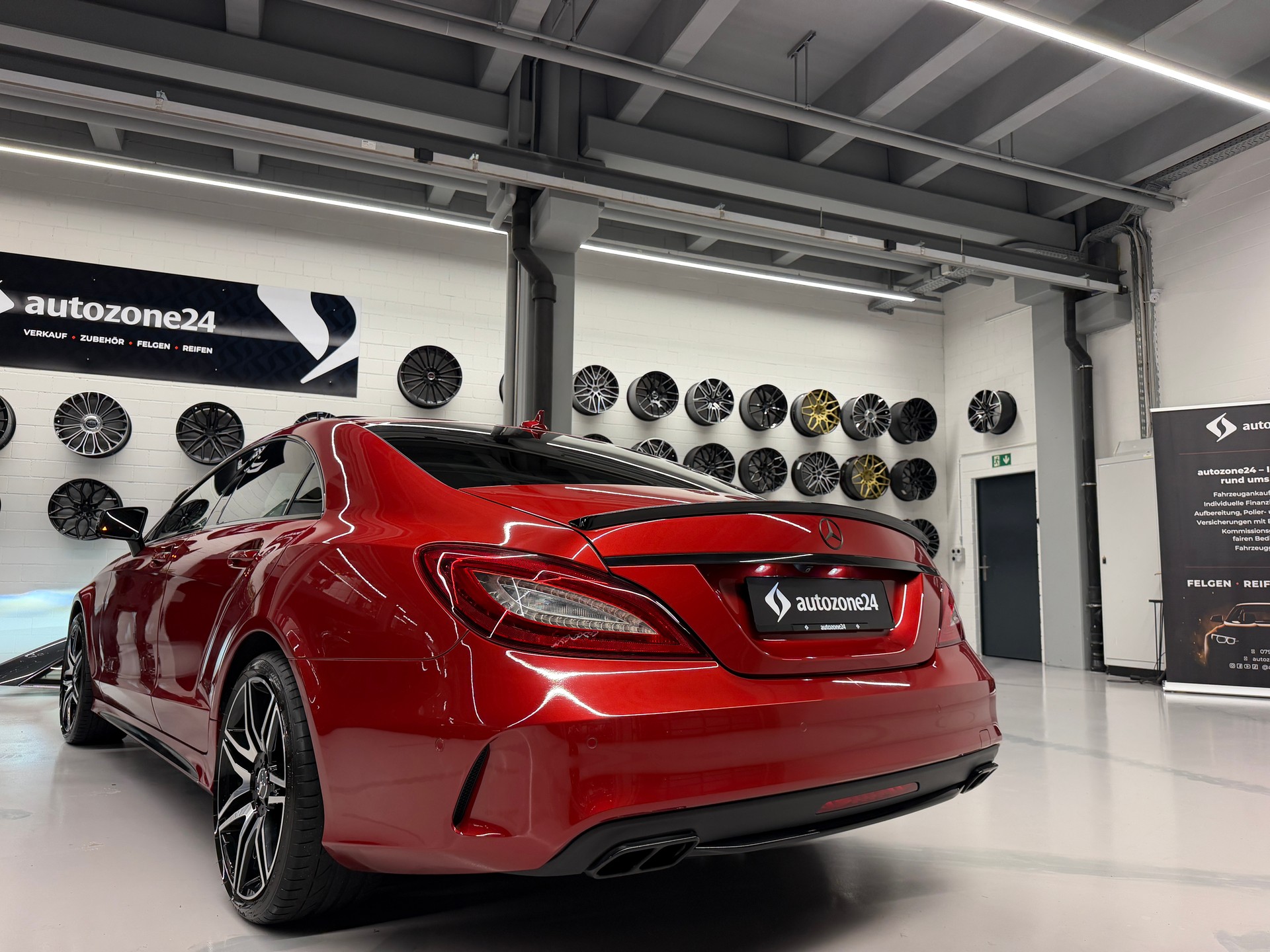 MERCEDES-BENZ CLS 350 d 4matic *AMG Line*Designo Hyazinthrot Metallic*Top Ausstattung*Frisch ab Service*Garantie*-image-13