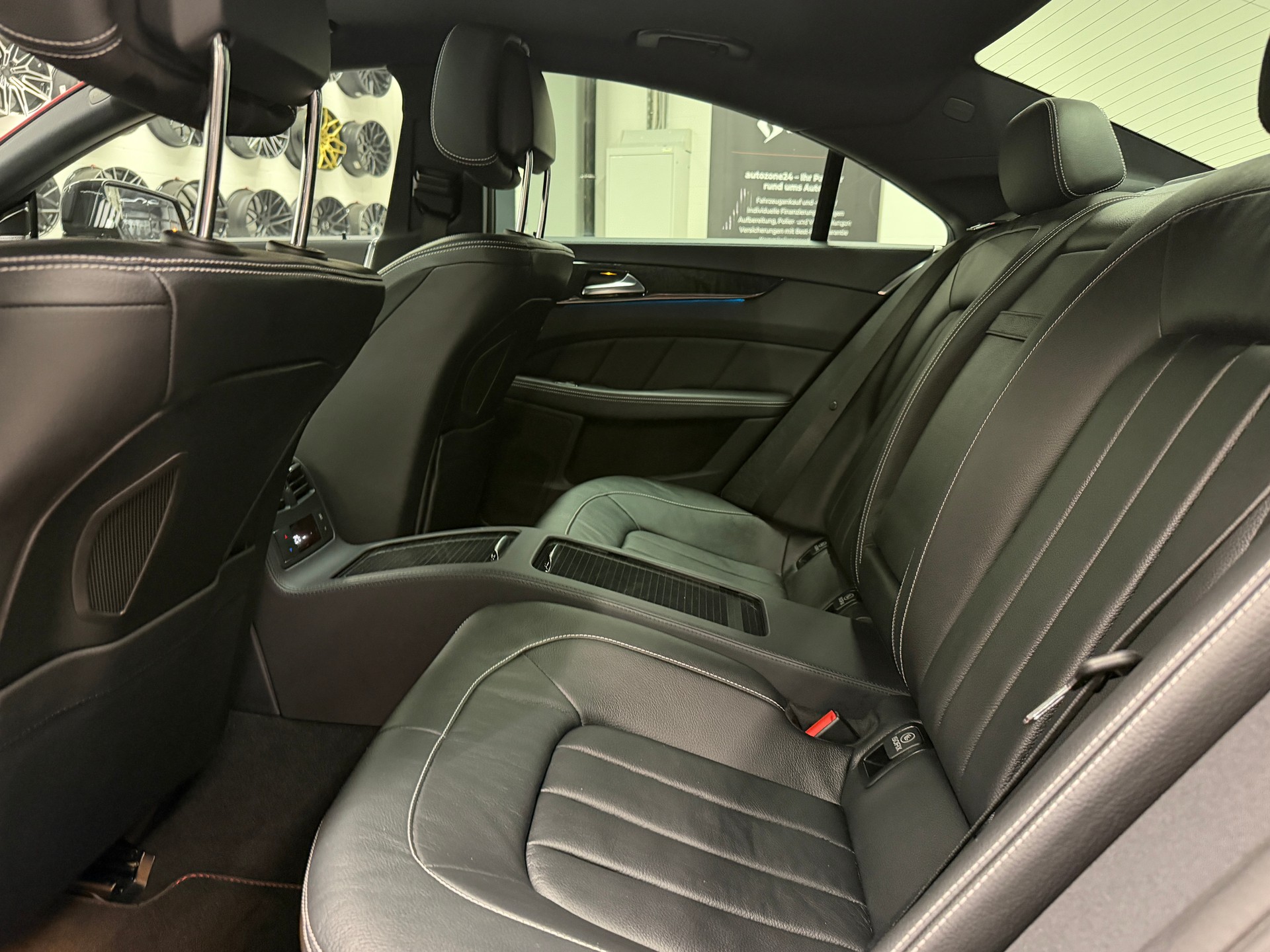 MERCEDES-BENZ CLS 350 d 4matic *AMG Line*Designo Hyazinthrot Metallic*Top Ausstattung*Frisch ab Service*Garantie*-image-20