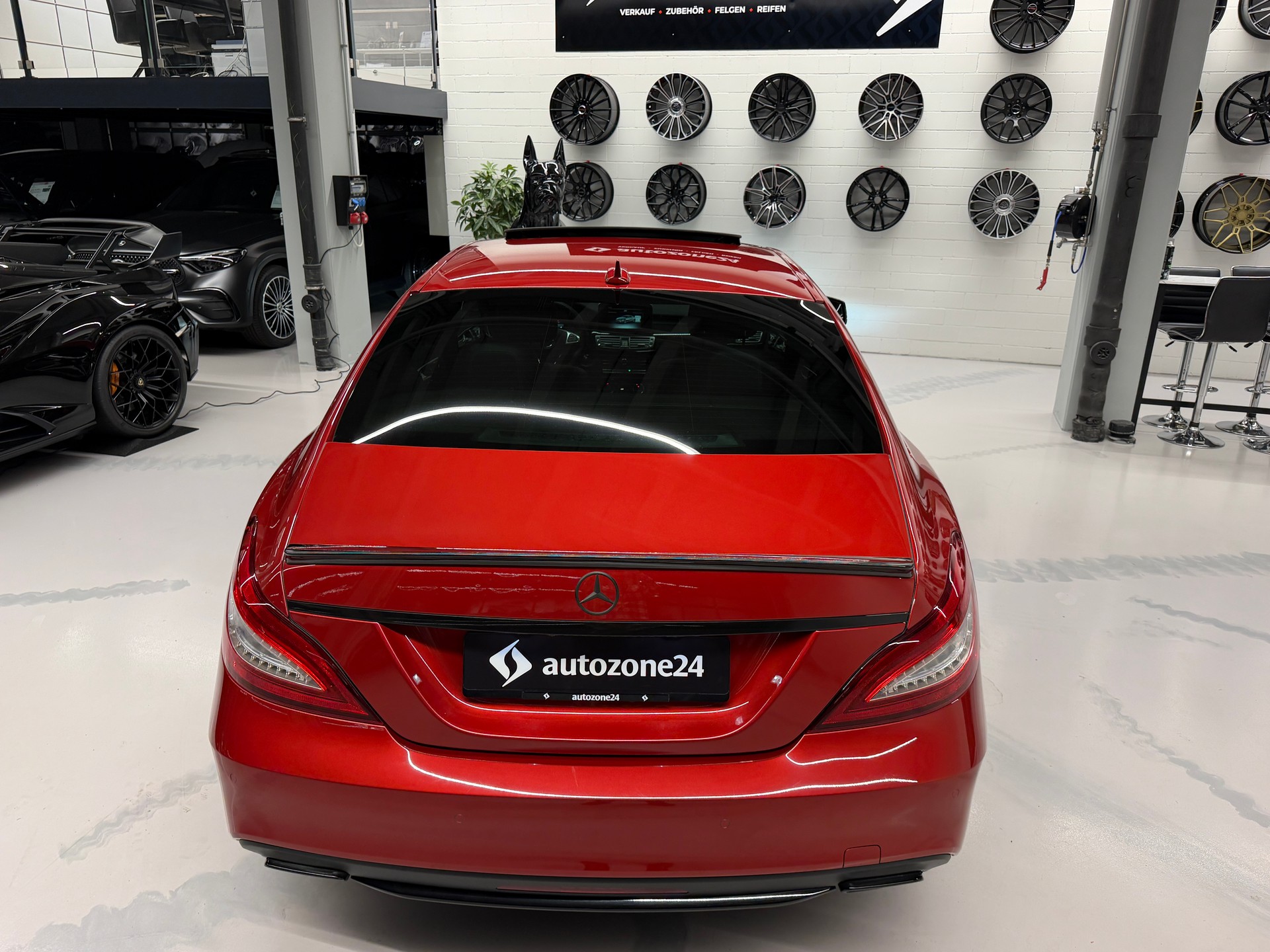 MERCEDES-BENZ CLS 350 d 4matic *AMG Line*Designo Hyazinthrot Metallic*Top Ausstattung*Frisch ab Service*Garantie*-image-15