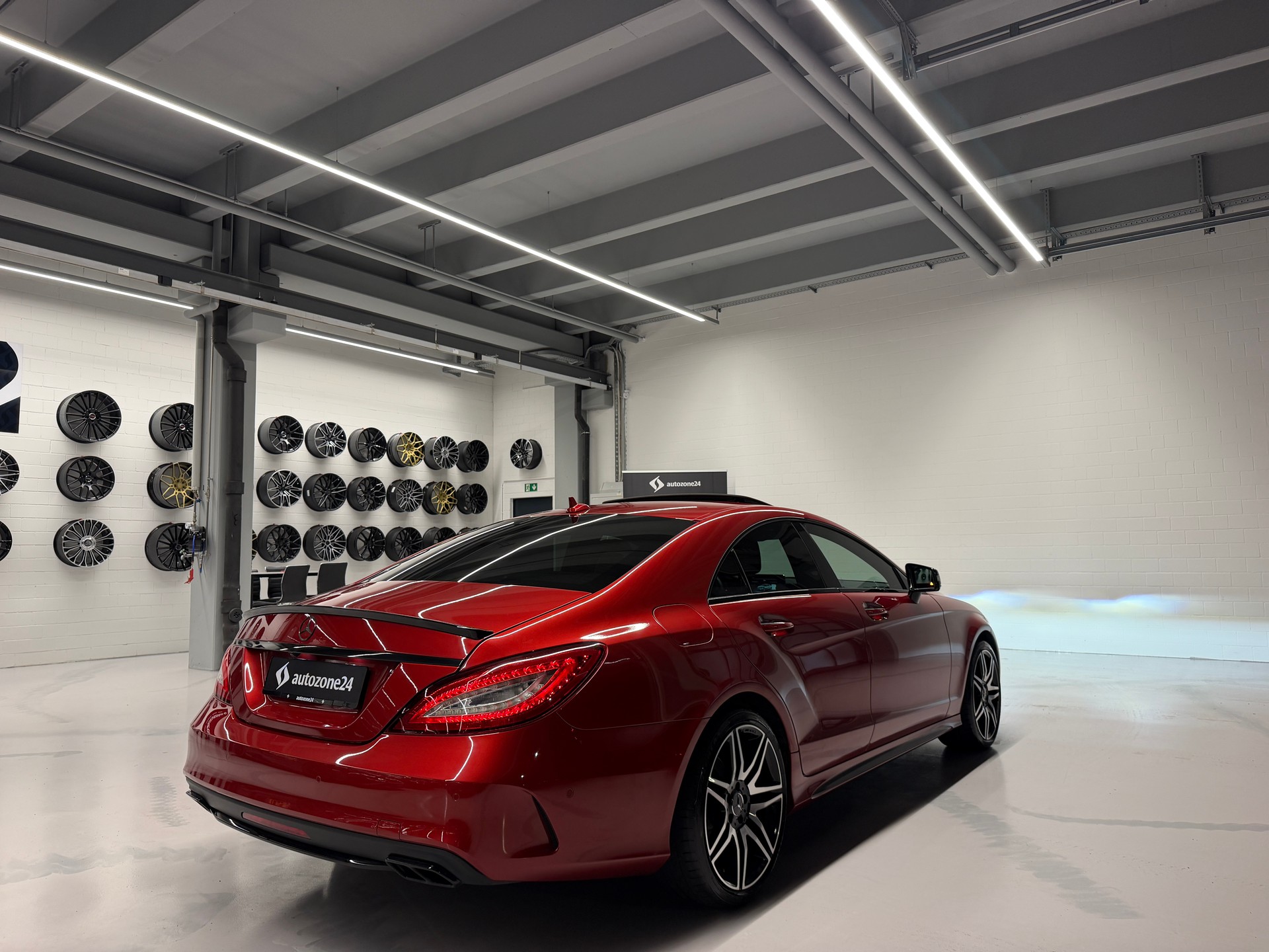 MERCEDES-BENZ CLS 350 d 4matic *AMG Line*Designo Hyazinthrot Metallic*Top Ausstattung*Frisch ab Service*Garantie*-showroom-element-2