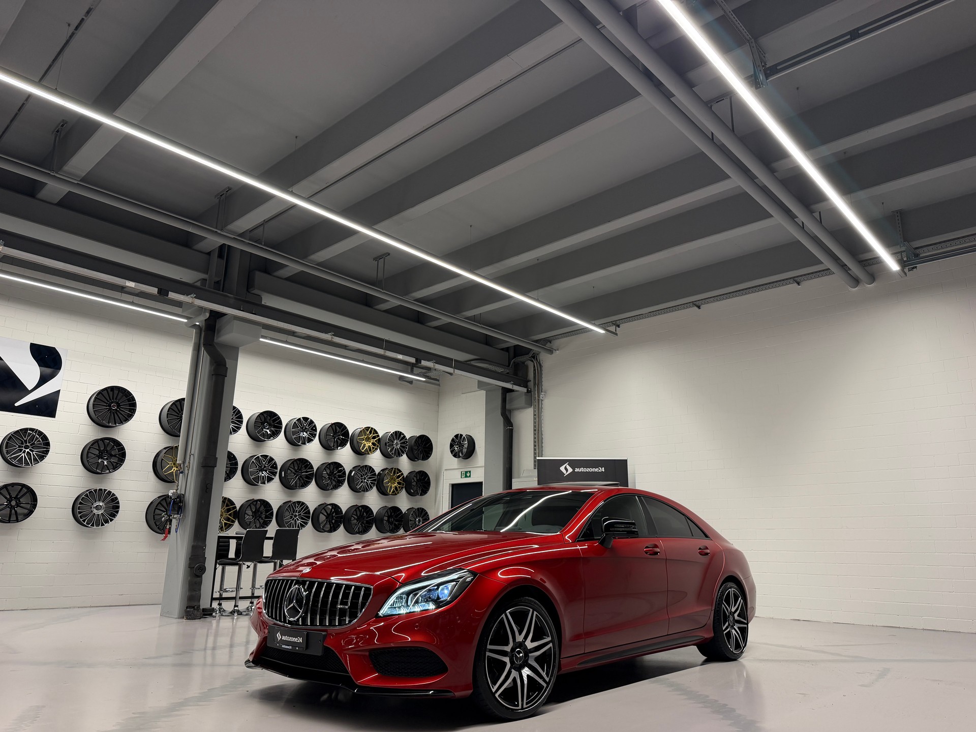 MERCEDES-BENZ CLS 350 d 4matic *AMG Line*Designo Hyazinthrot Metallic*Top Ausstattung*Frisch ab Service*Garantie*-image-11