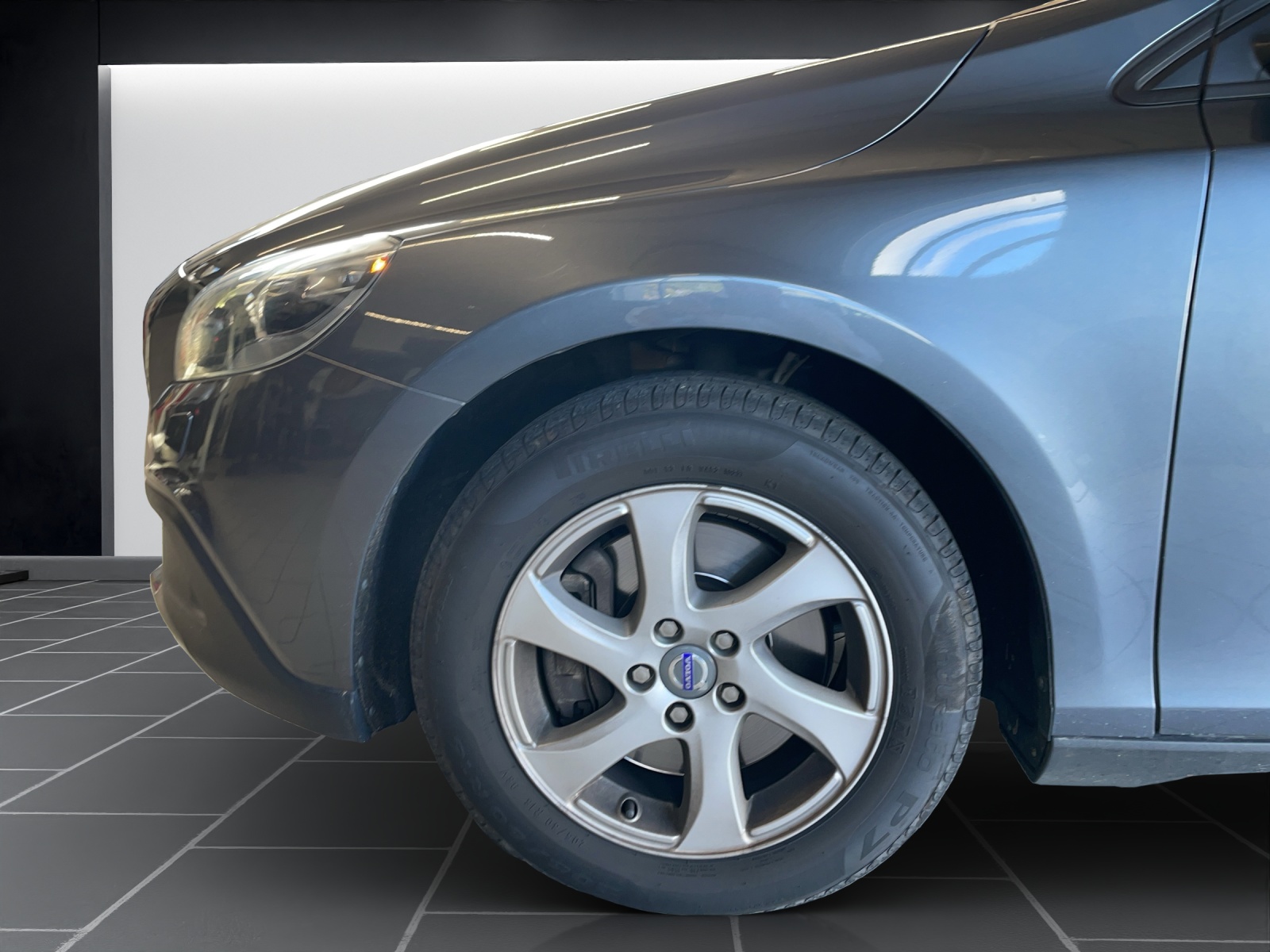 VOLVO V40 CC-image-9