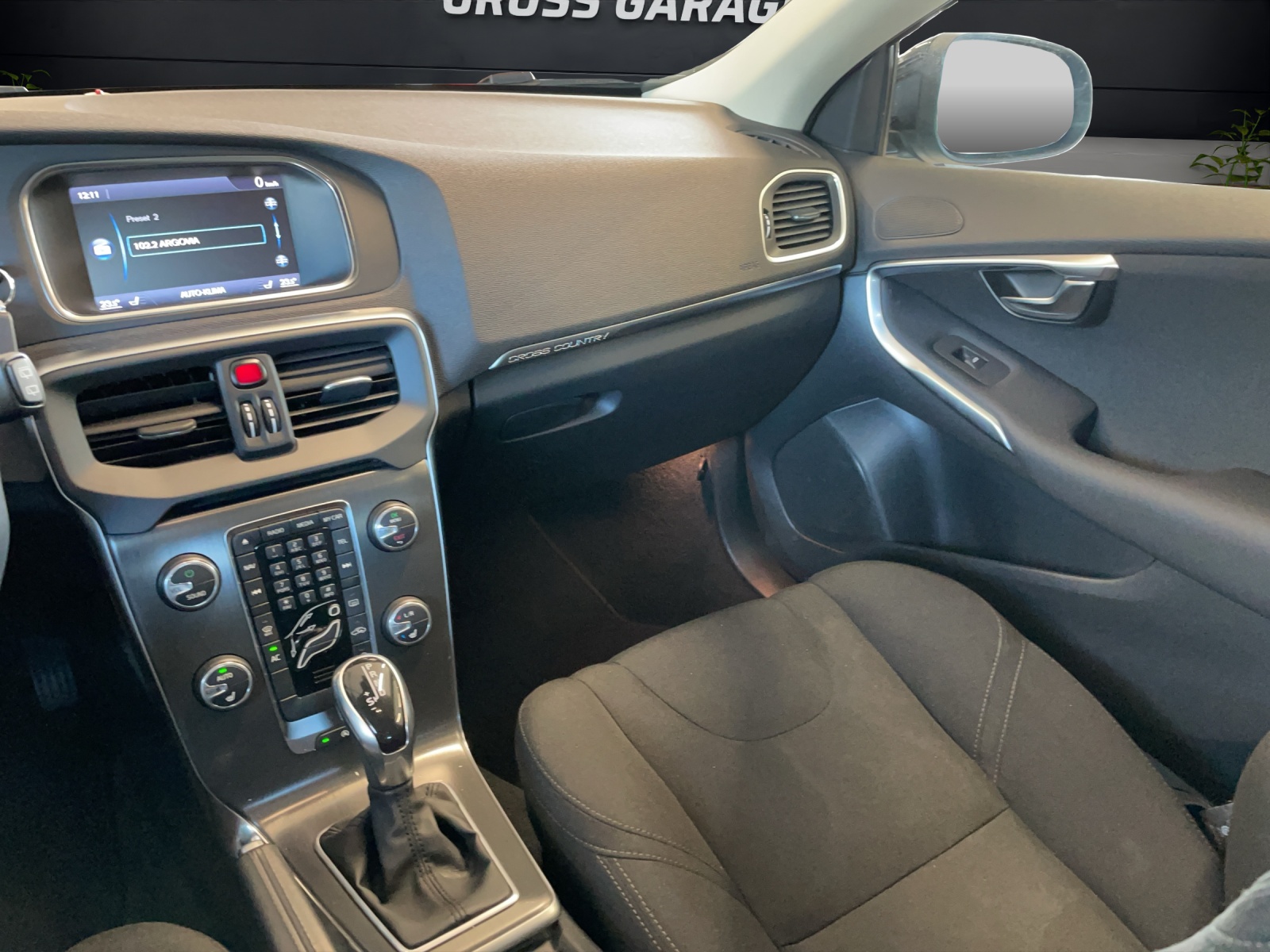 VOLVO V40 CC-image-6