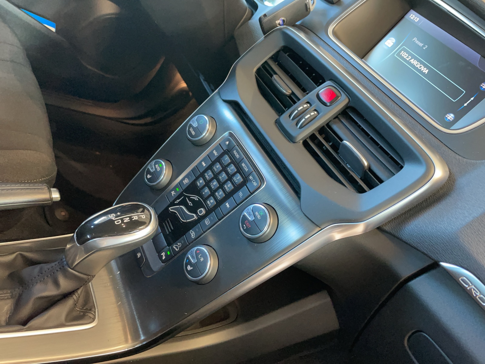 VOLVO V40 CC-image-11