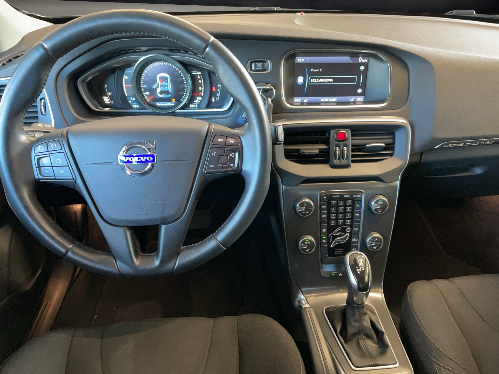 VOLVO V40 CC-image-5