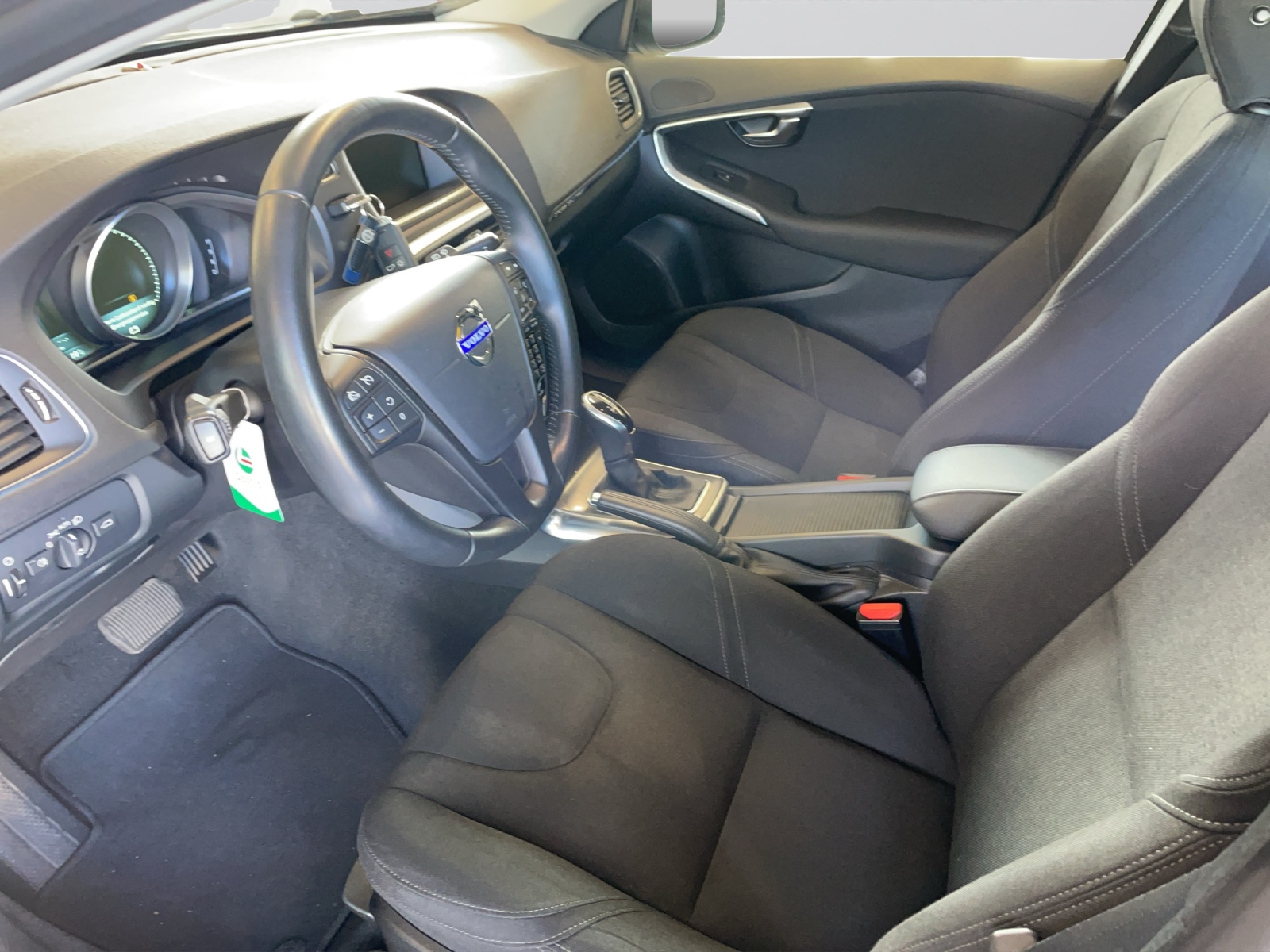 VOLVO V40 CC-image-4