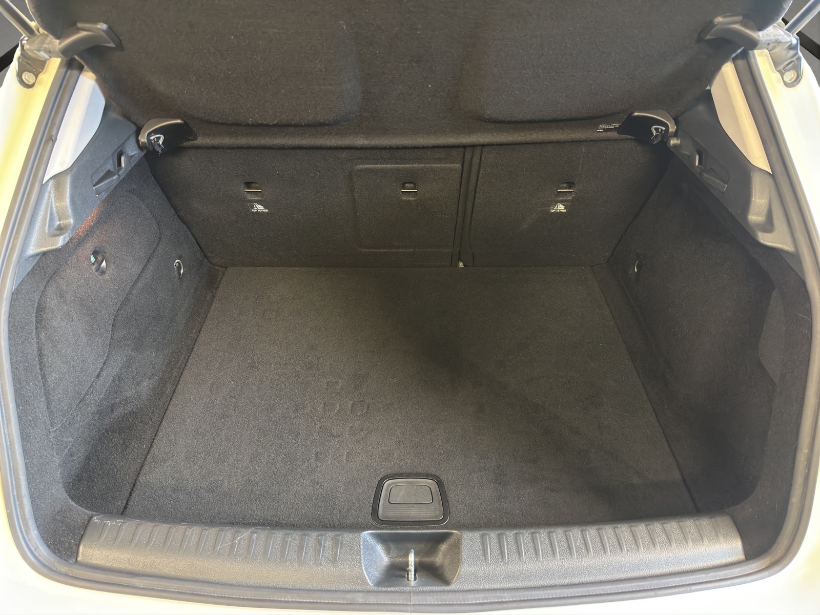 MERCEDES-BENZ GLA 250 Style 4Matic-image-5