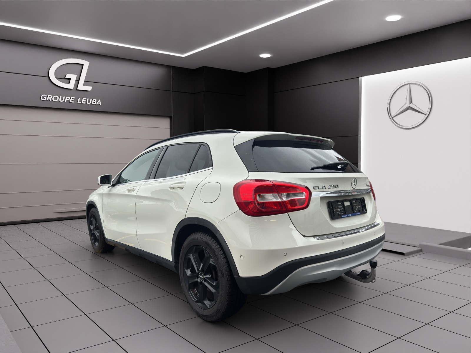 MERCEDES-BENZ GLA 250 Style 4Matic-image-3