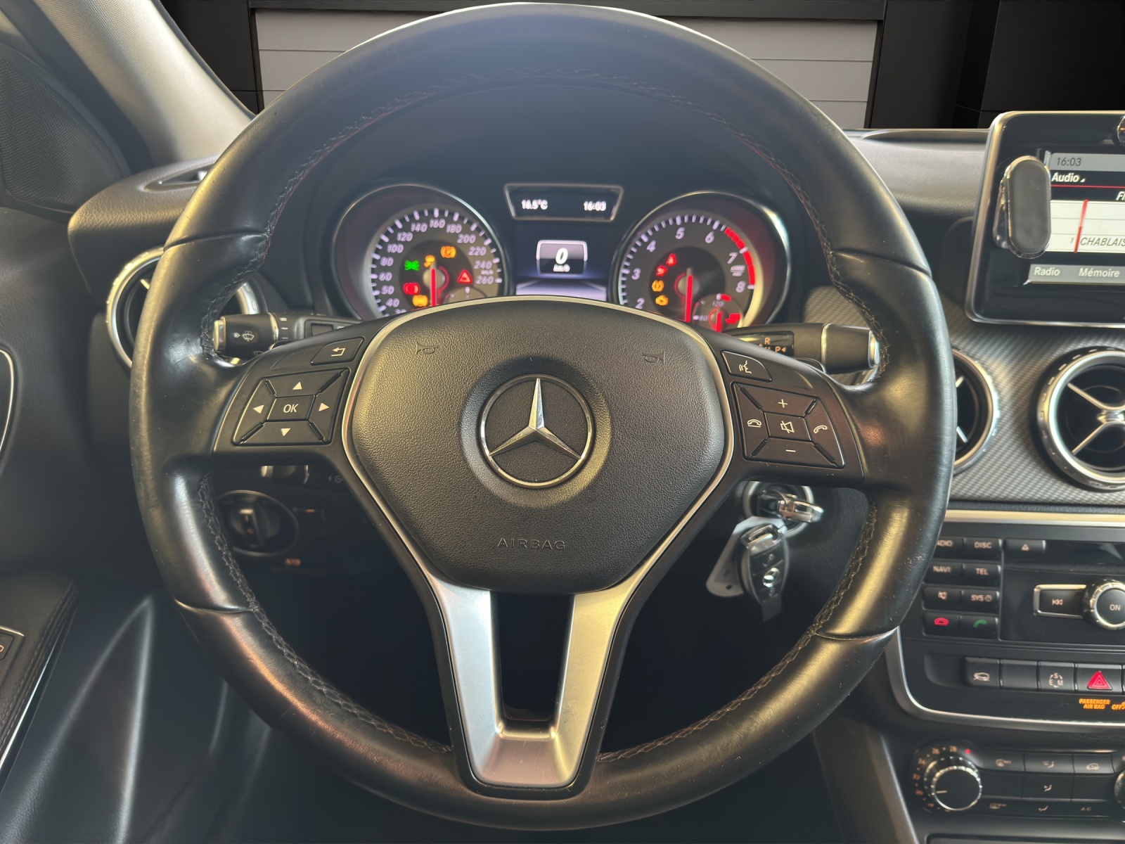 MERCEDES-BENZ GLA 250 Style 4Matic-image-10