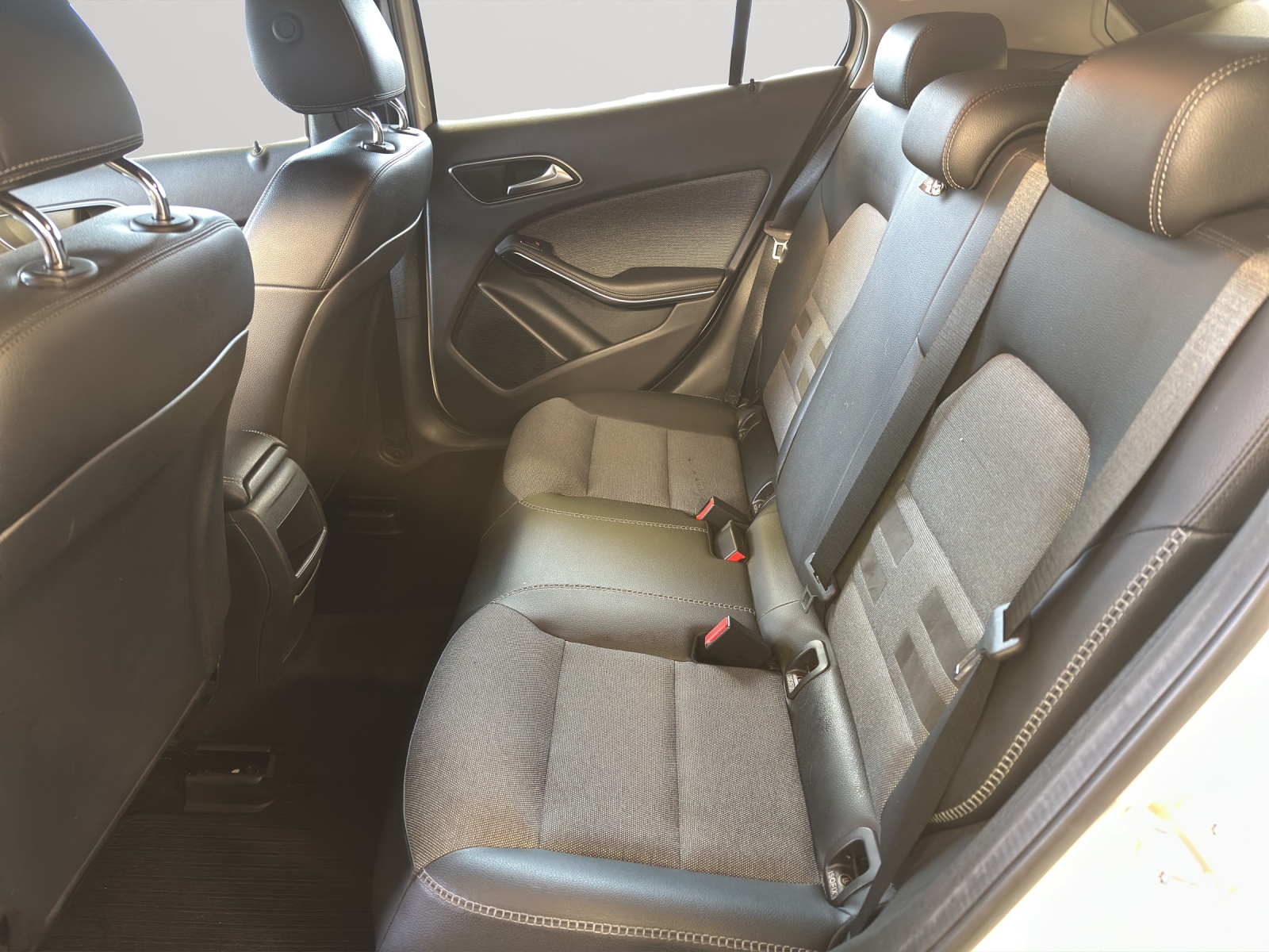 MERCEDES-BENZ GLA 250 Style 4Matic-image-12