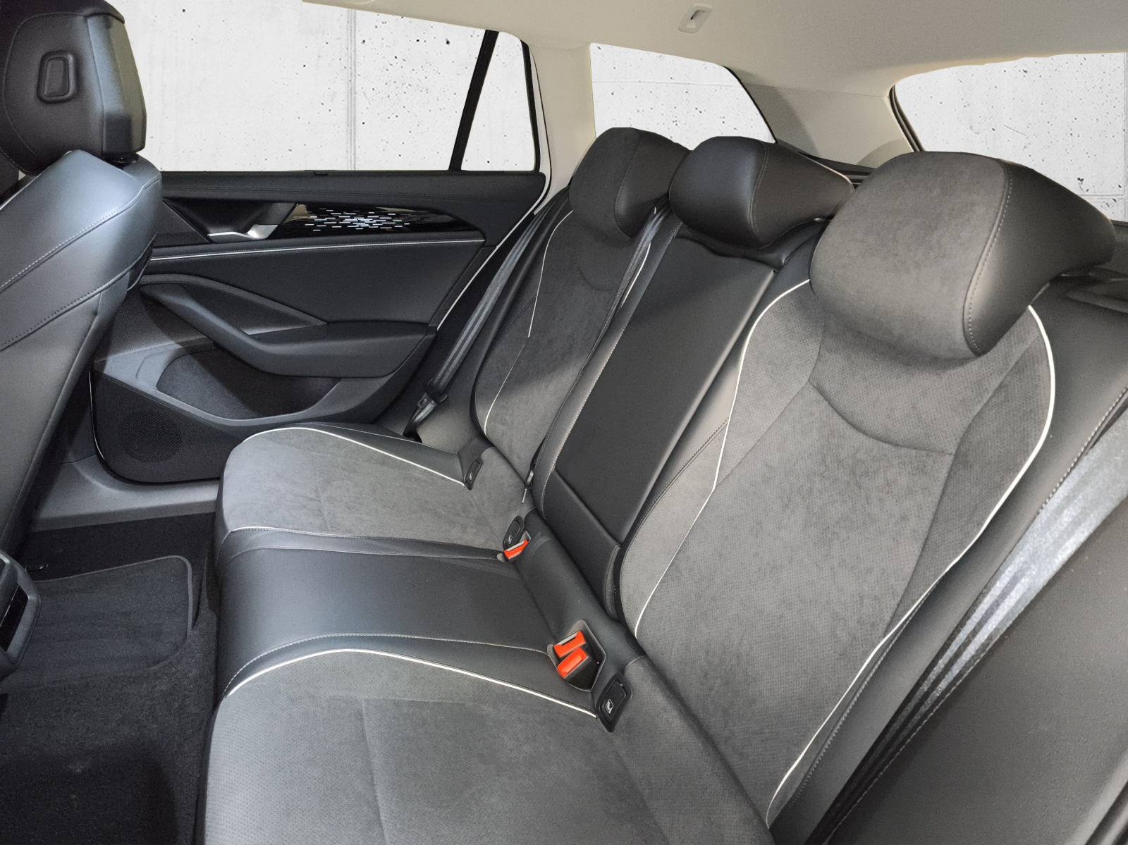 VW Passat Variant 2.0 TDI evo Business DSG-image-12