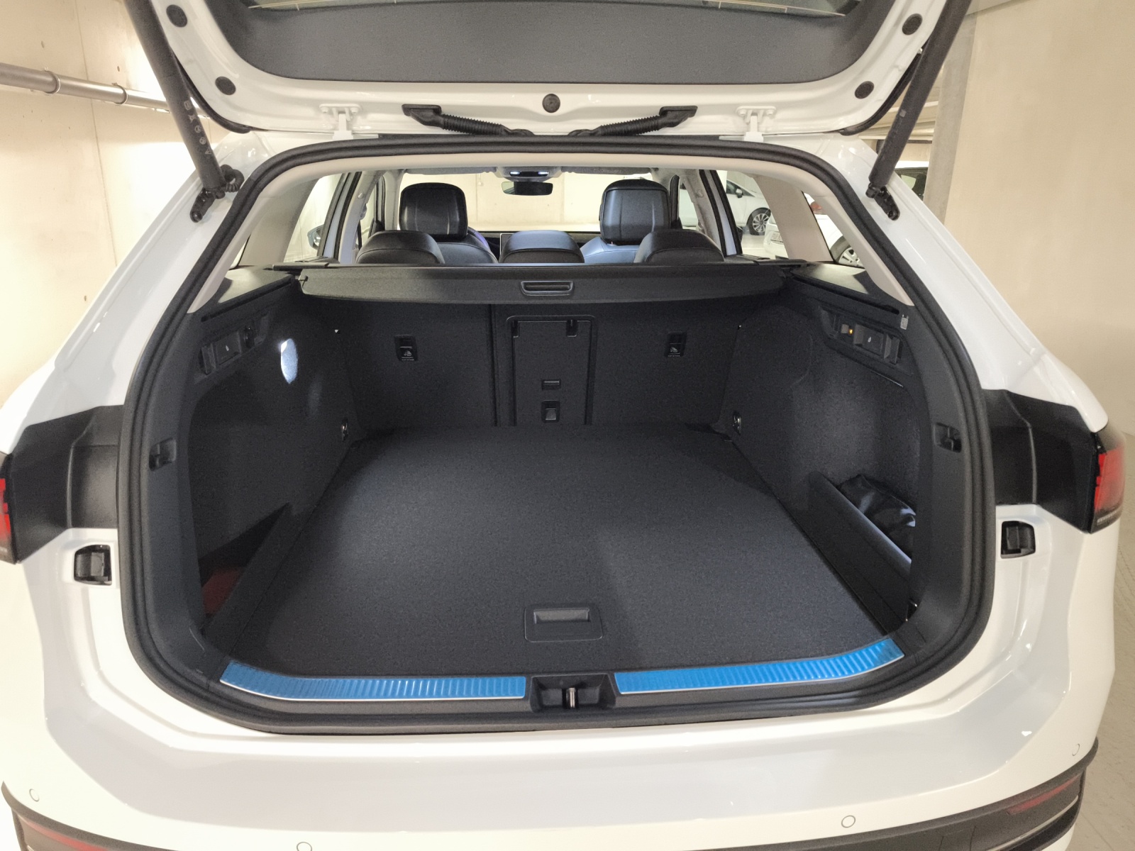 VW Passat Variant 2.0 TDI evo Business DSG-image-10