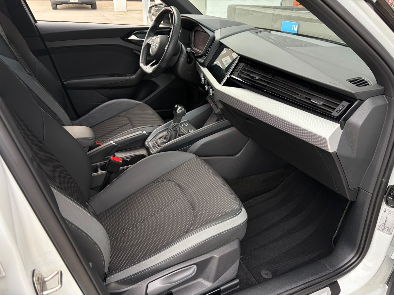 AUDI A1 Sportback 30 TFSI Attraction S-tronic-image-12