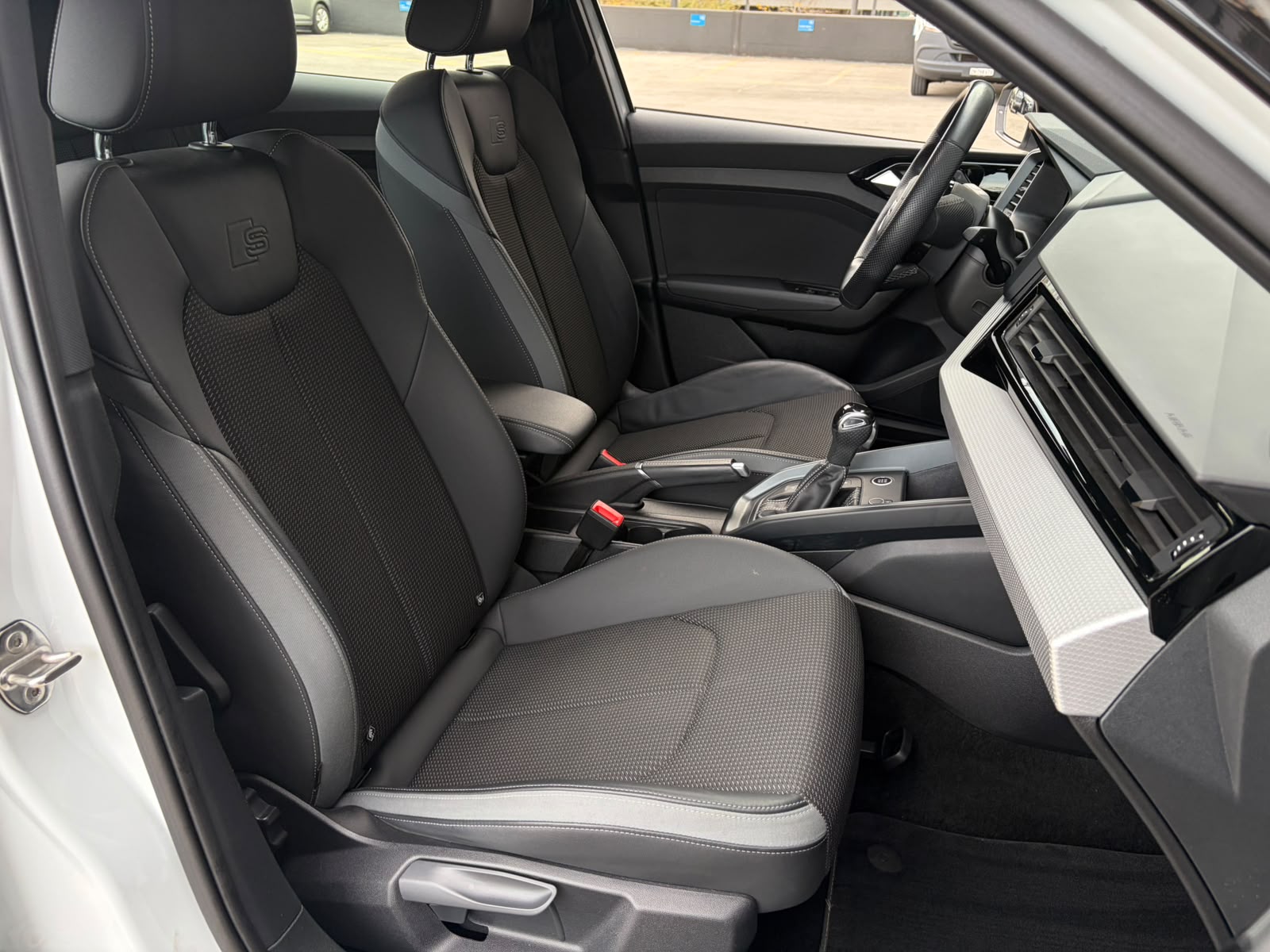 AUDI A1 Sportback 30 TFSI Attraction S-tronic-image-11