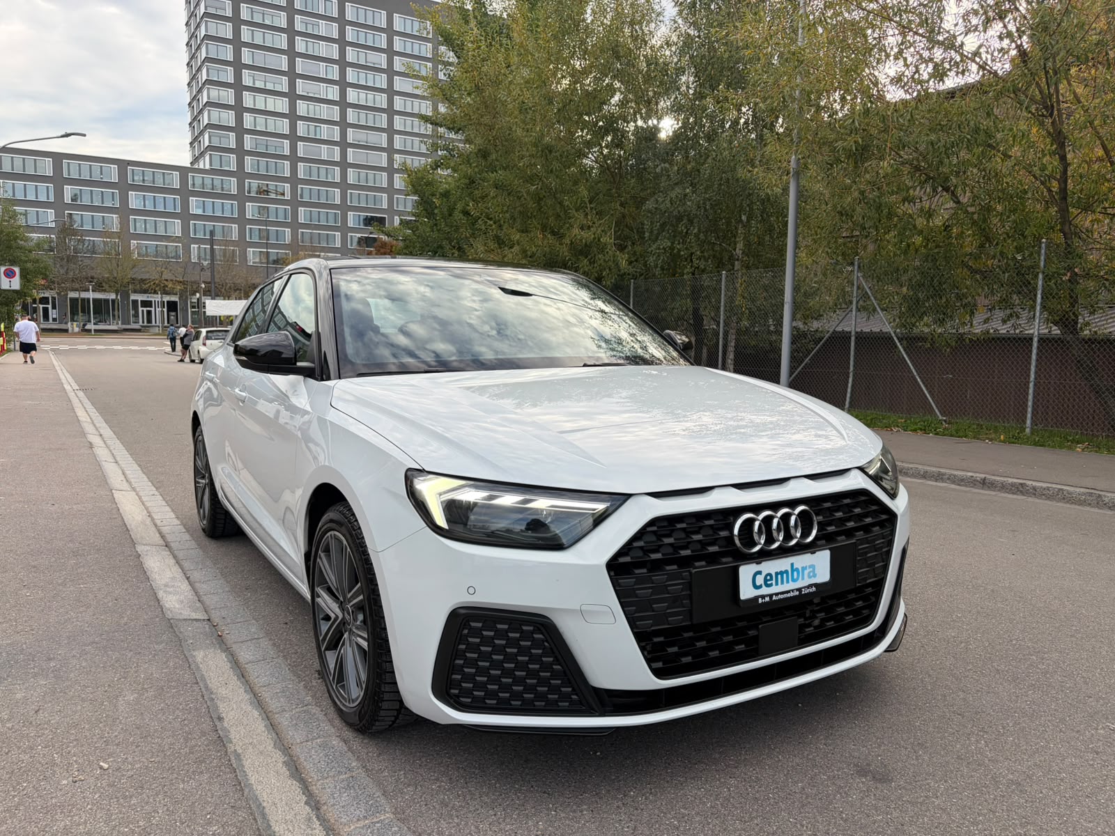 AUDI A1 Sportback 30 TFSI Attraction S-tronic-image-2