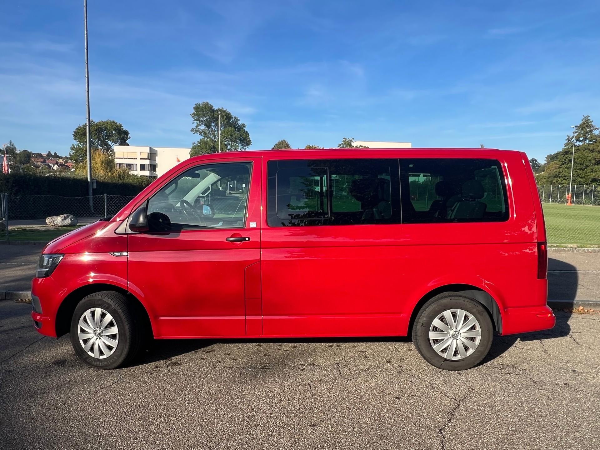 VW Multivan 2.0 TDI-image-2