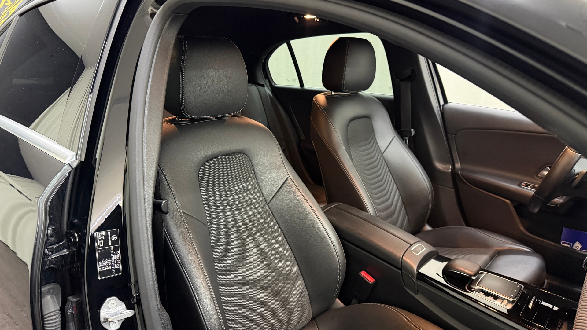 MERCEDES-BENZ A 180 7G-DCT-image-11