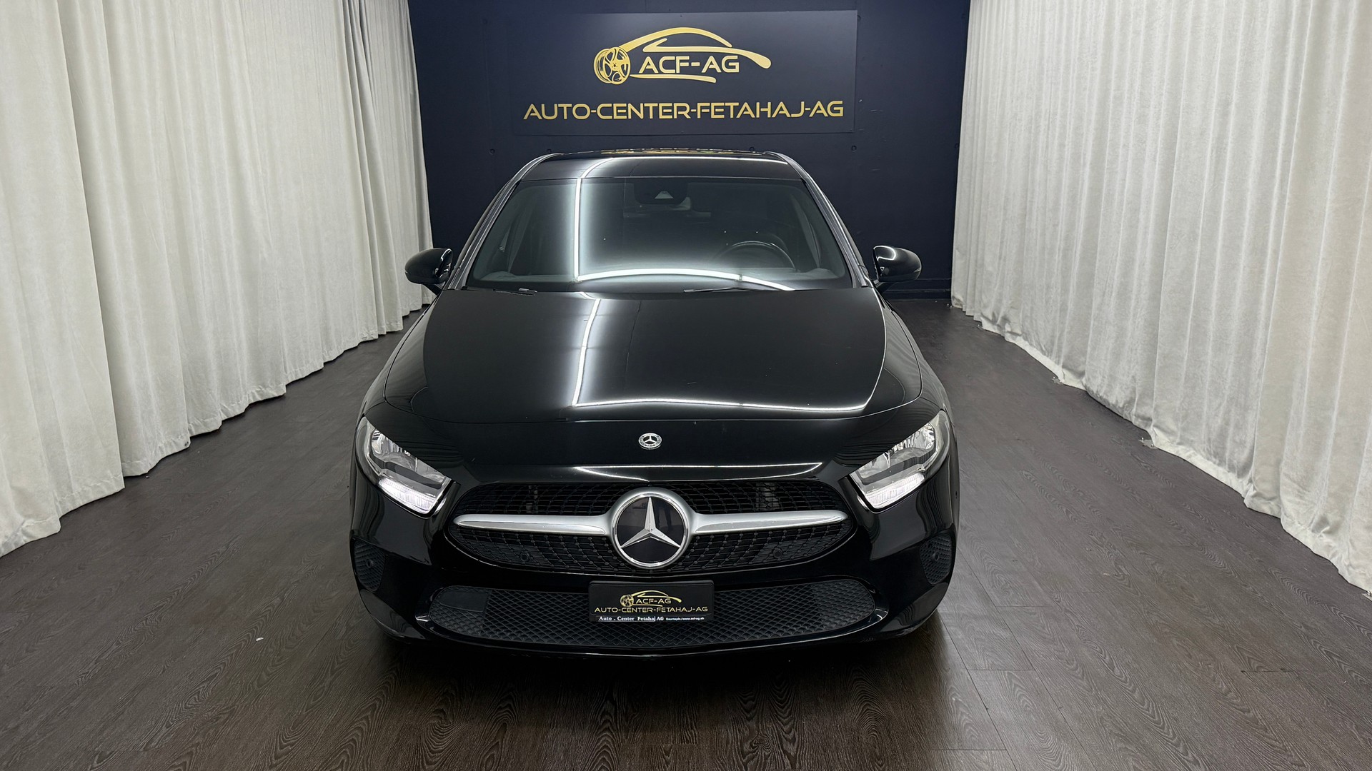 MERCEDES-BENZ A 180 7G-DCT-showroom-element-1