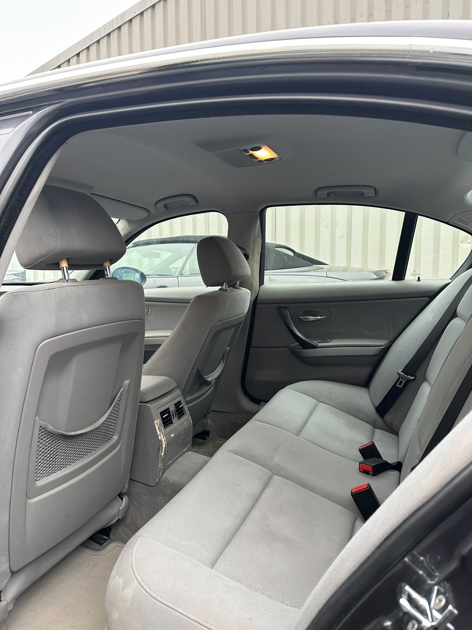 BMW 325xi-image-10