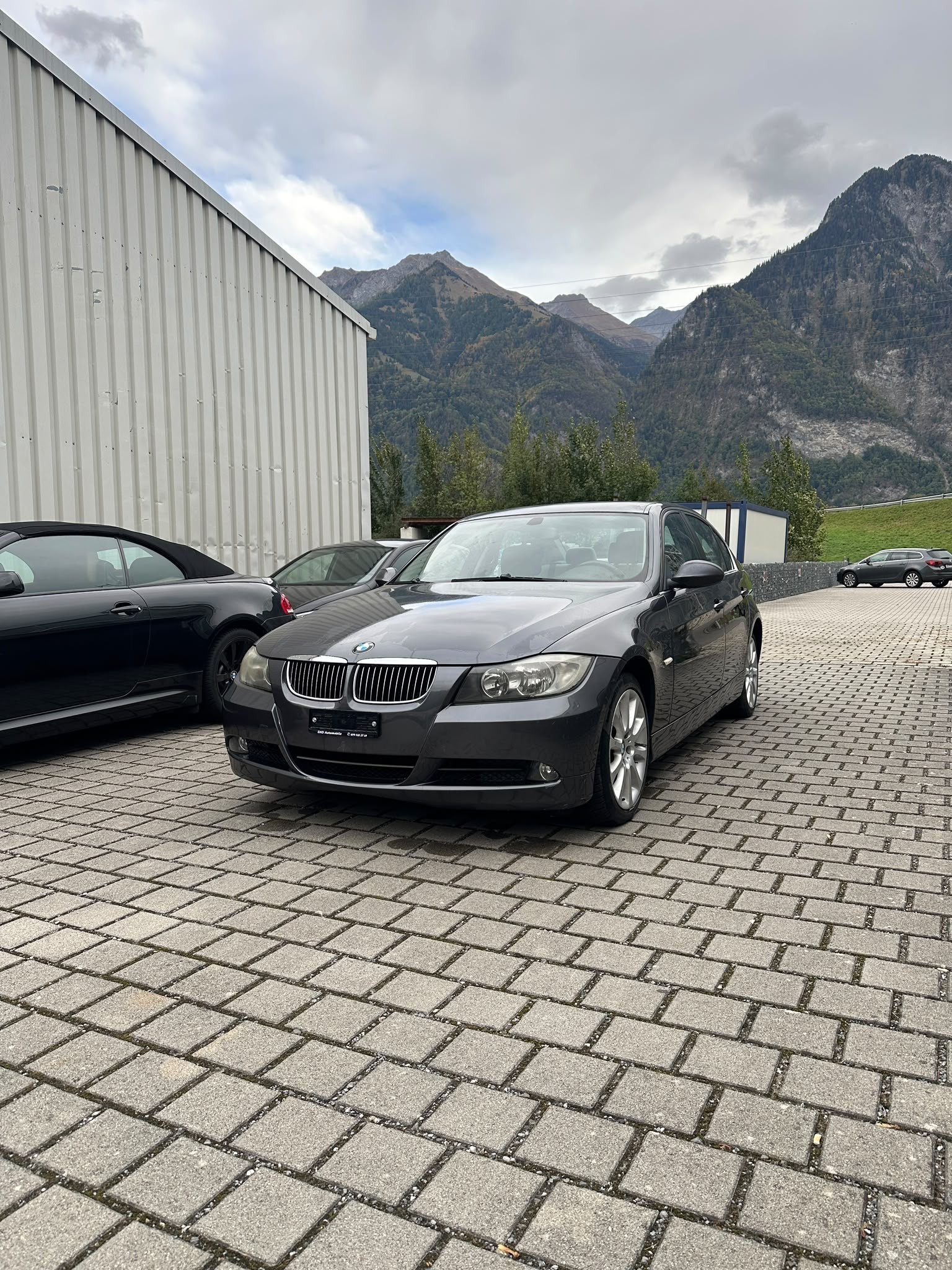 BMW 325xi-image-1