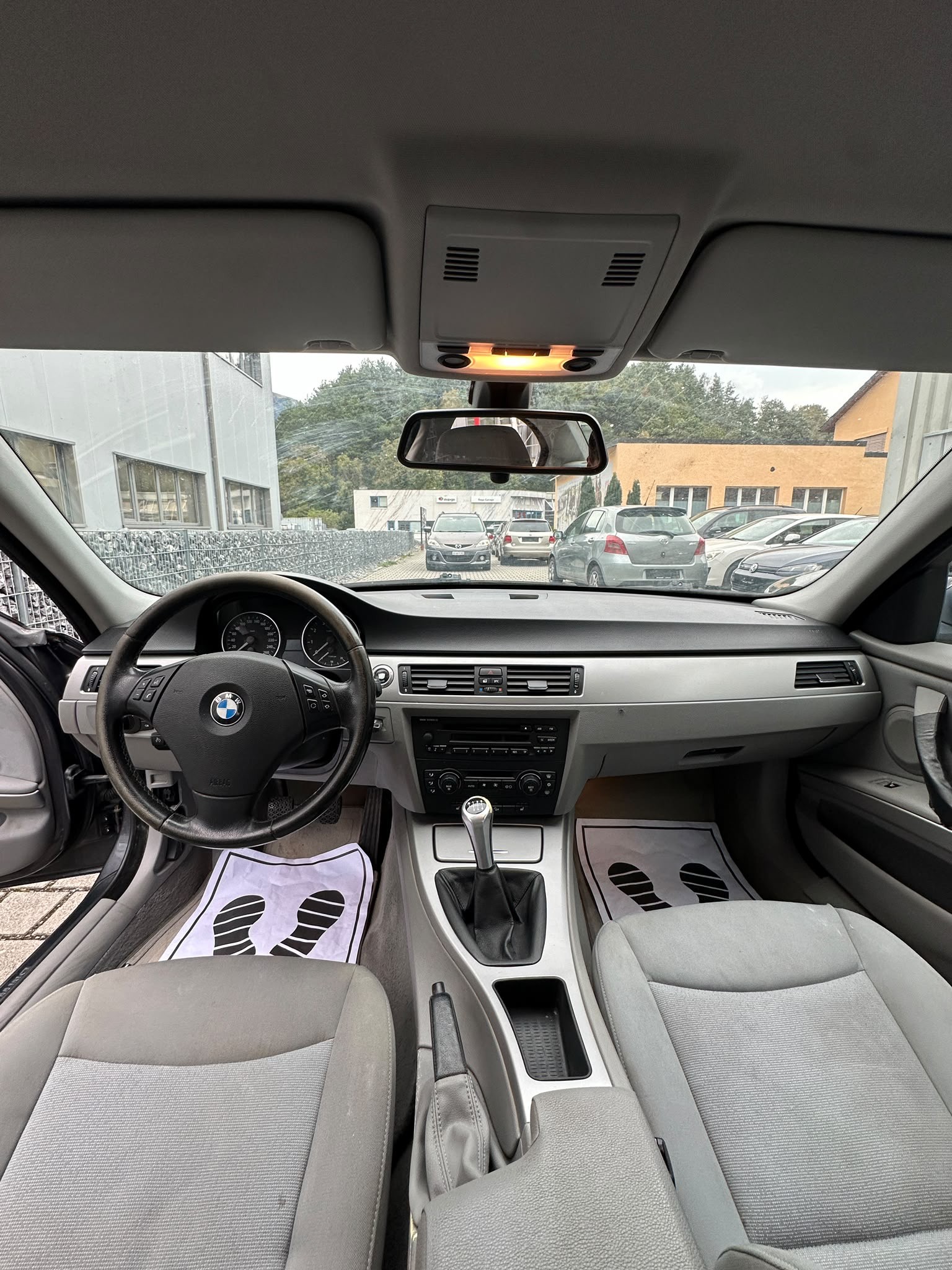 BMW 325xi-image-7